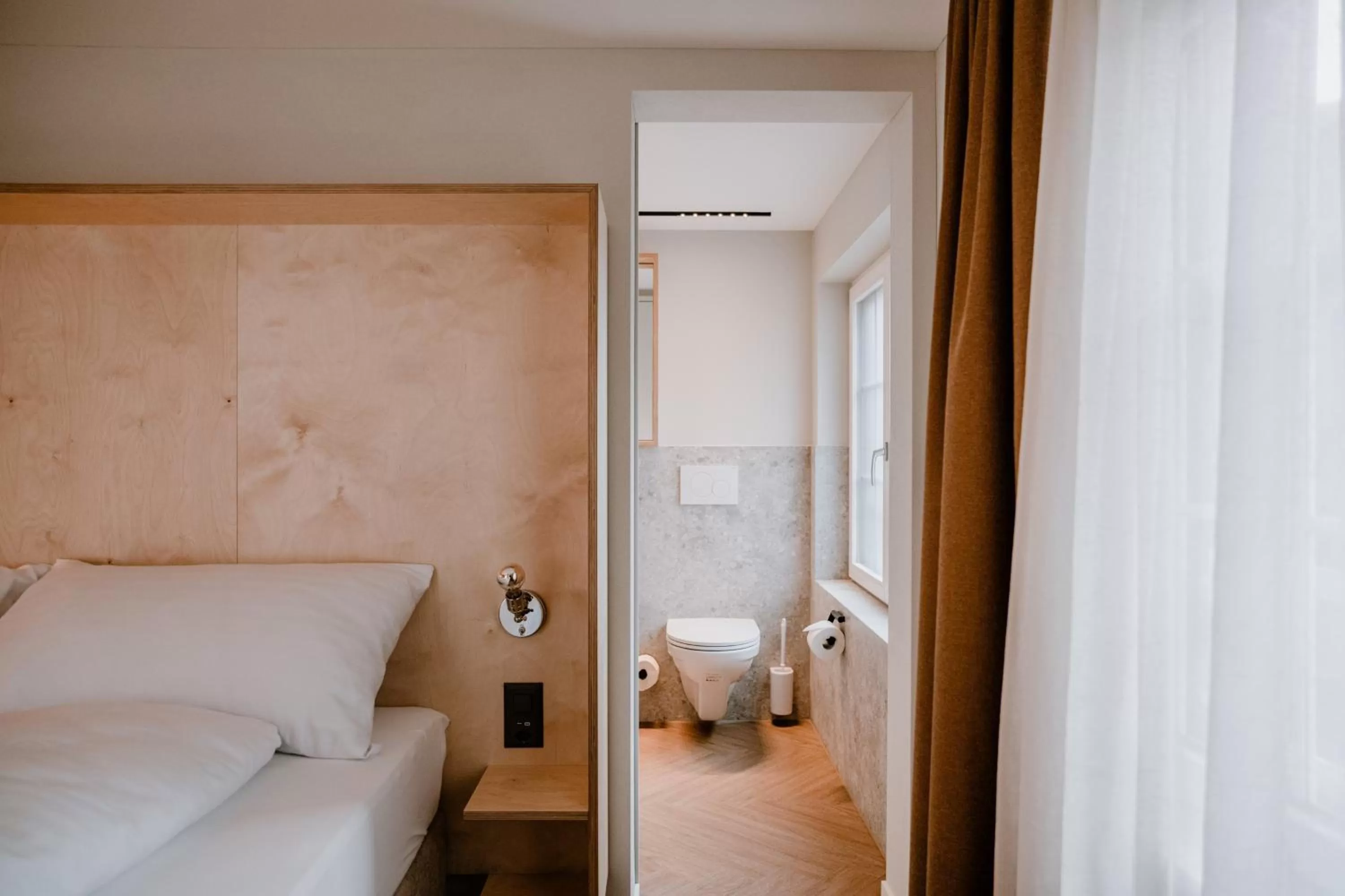 Photo of the whole room, Bed in Hotel Müllers Self-Check-In