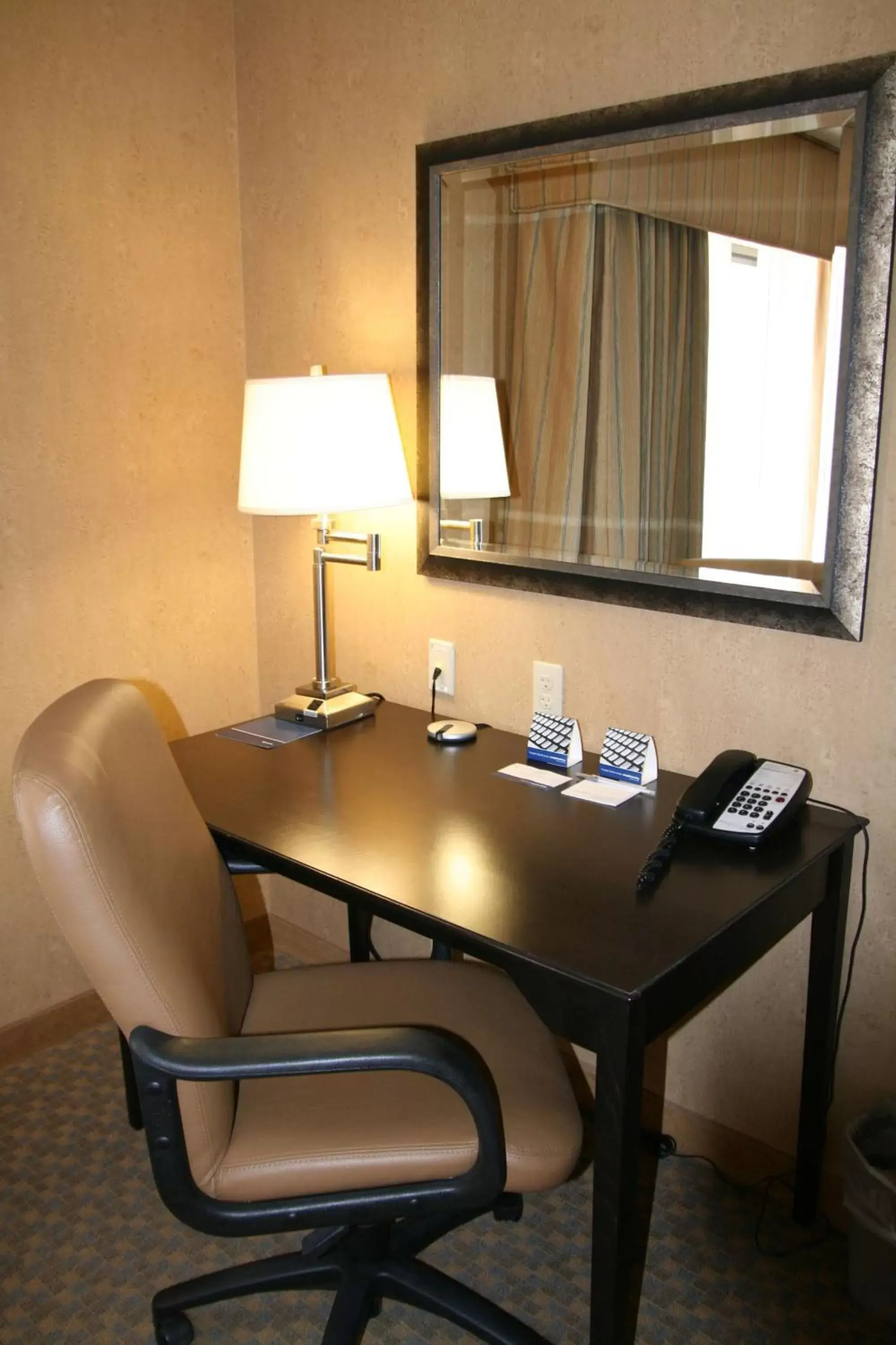 Bedroom in Hampton Inn and Suites Barstow