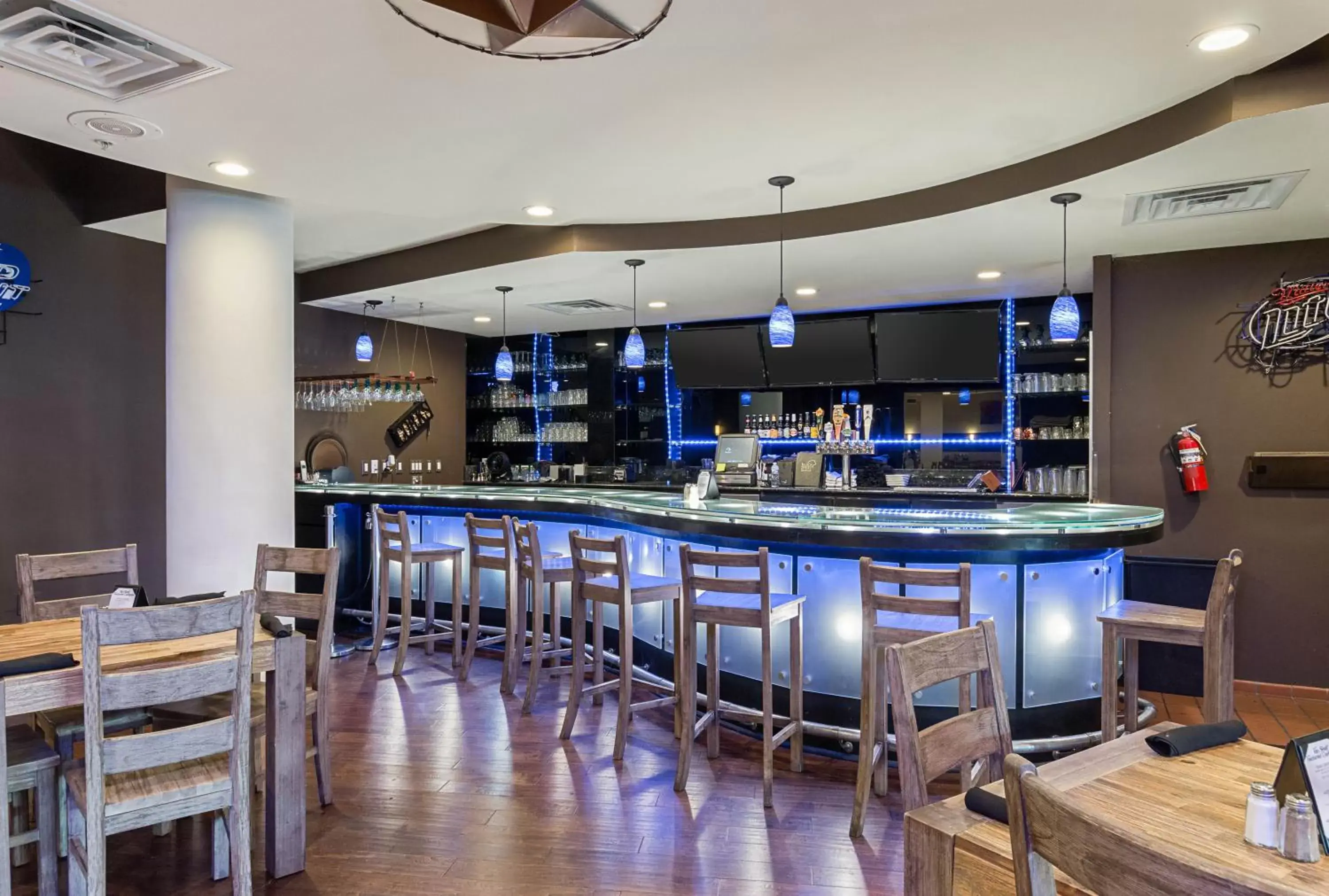 Lounge or bar in Clarion Hotel San Angelo near Convention Center Lounge or bar in Clarion Hotel San Angelo near Convention Center