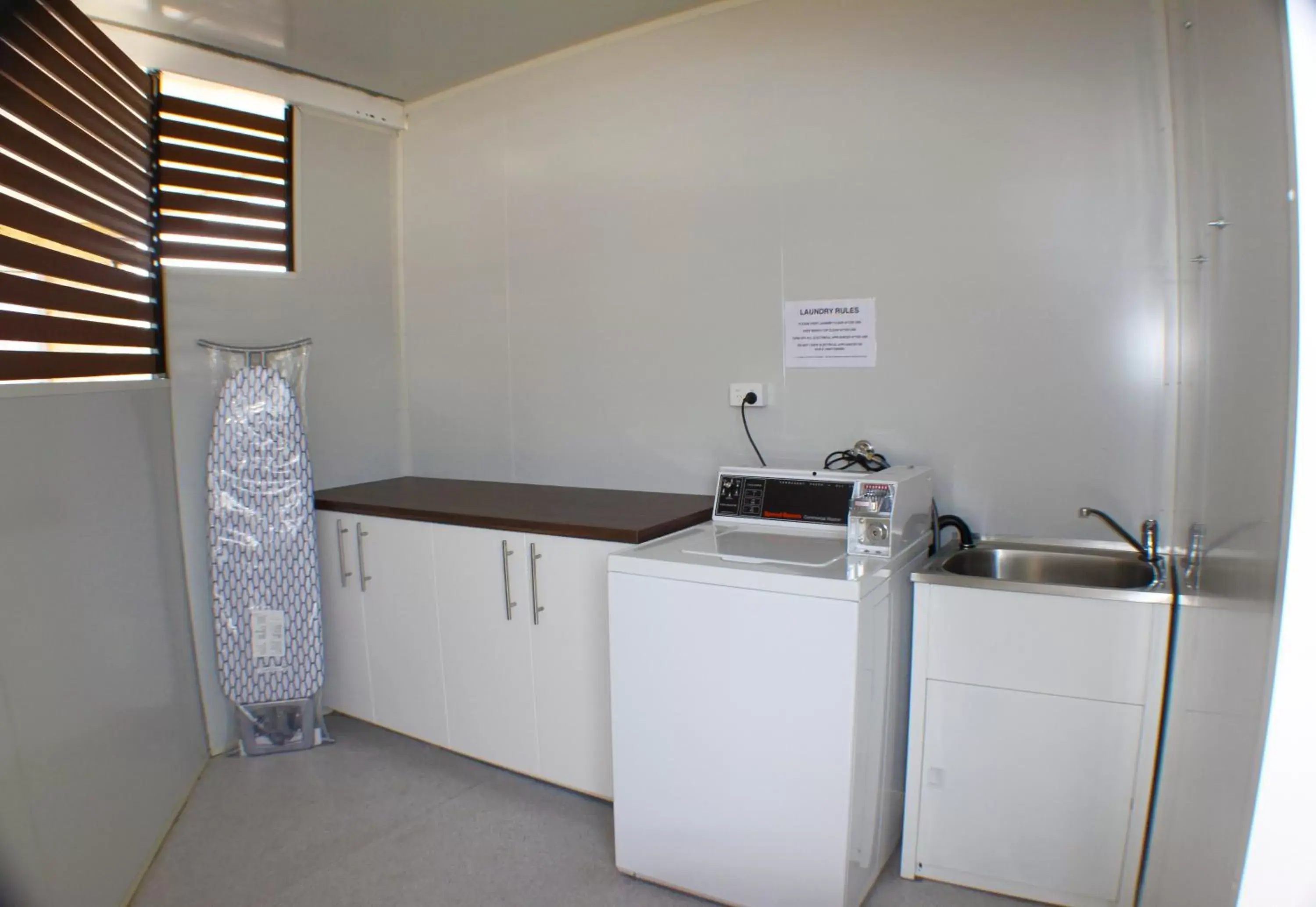 Area and facilities, Kitchen/Kitchenette in Baths Motel Moree