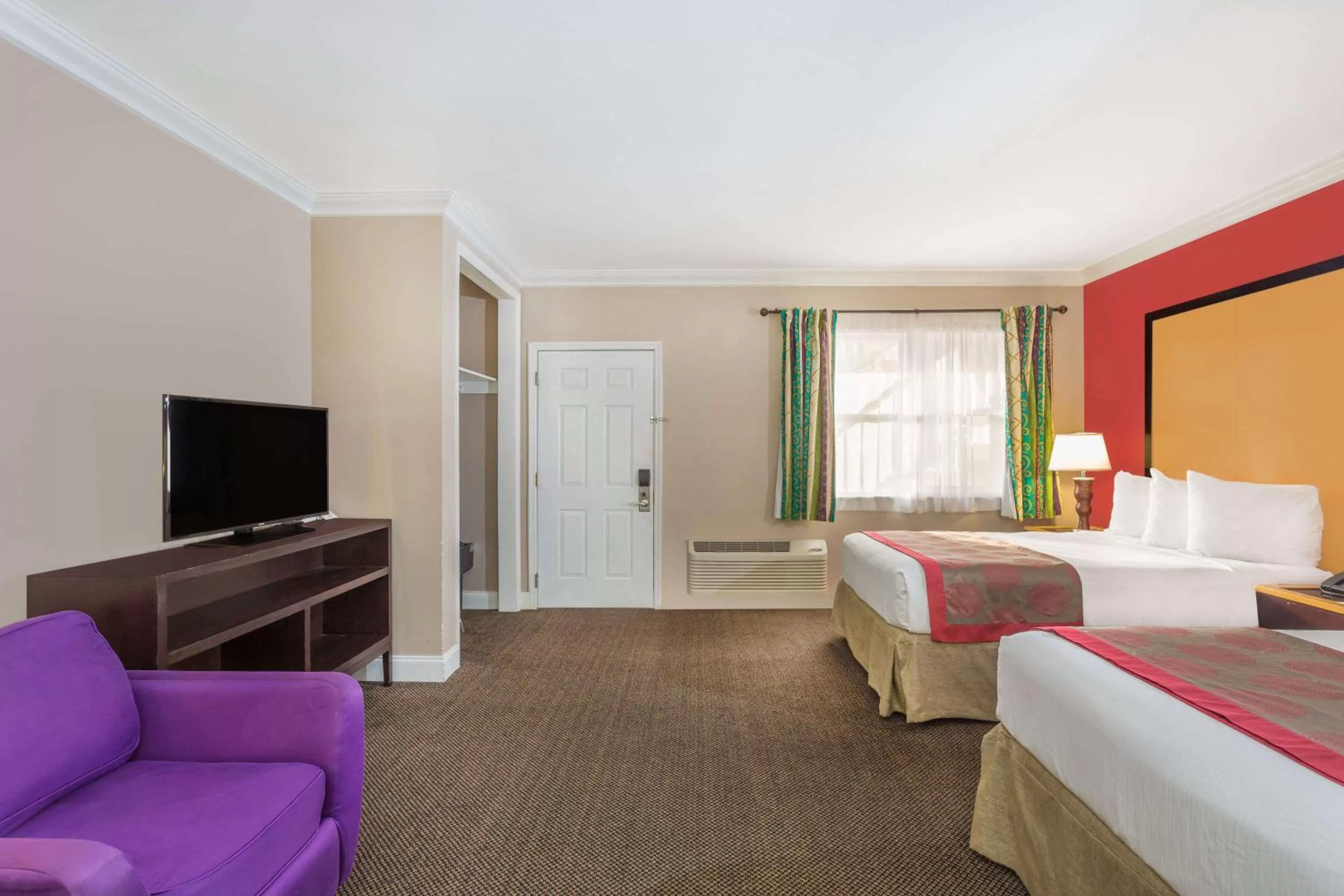 Bedroom, Bed in Ramada by Wyndham Miami Springs/Miami International Airport