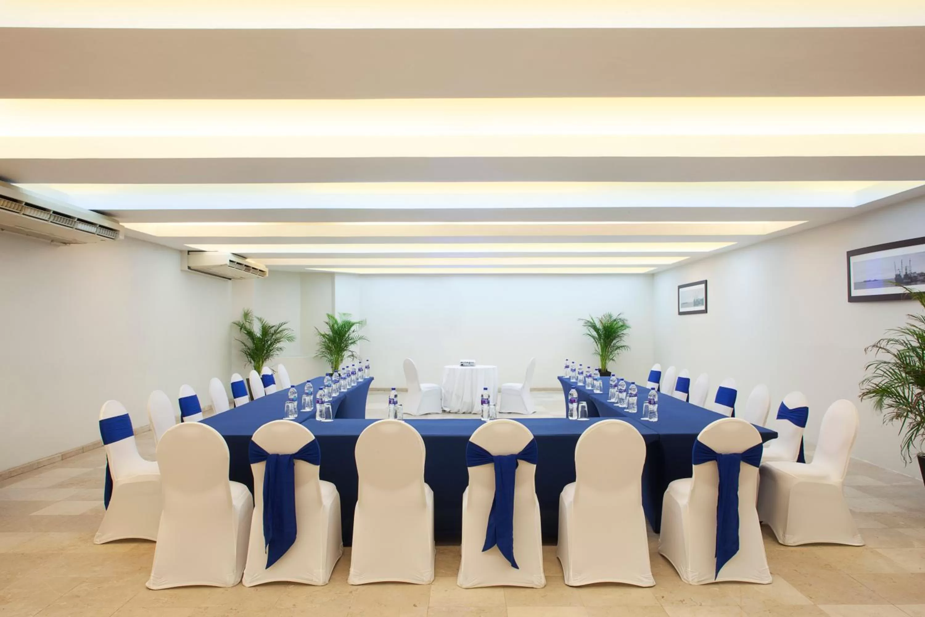 Lounge or bar in Emporio Mazatlan