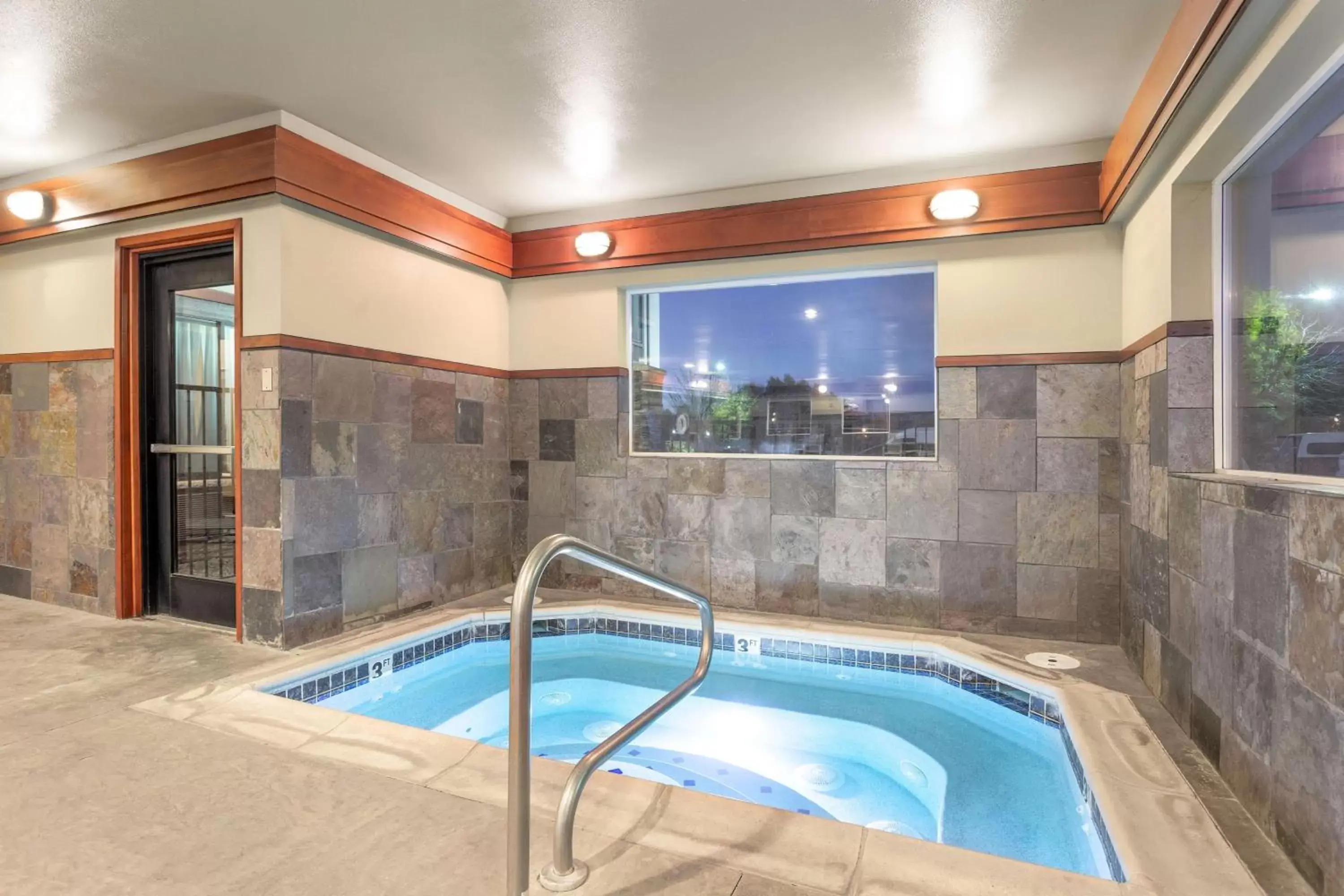 On site, Swimming Pool in Best Western Plus Ellensburg Hotel