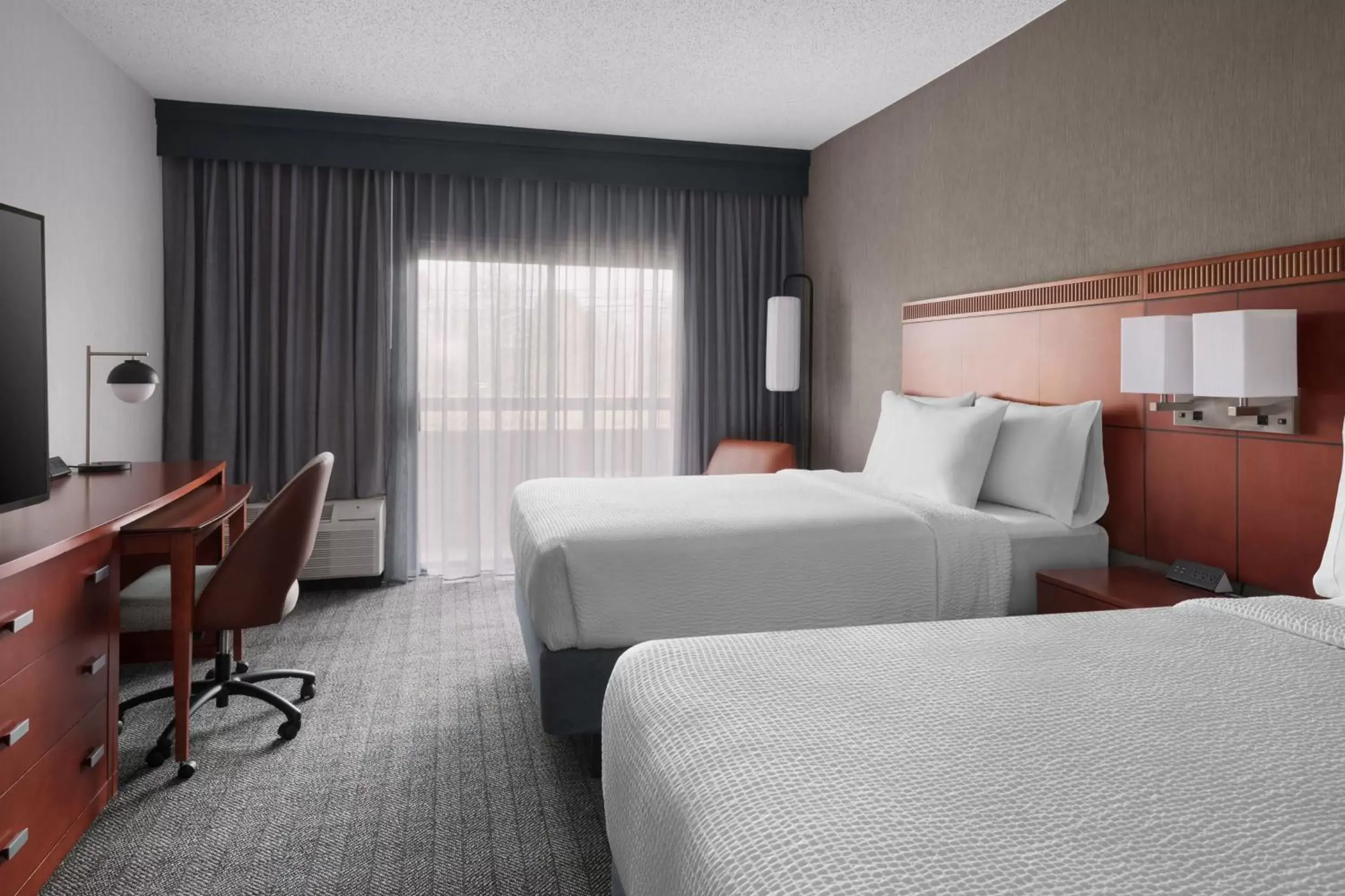 Photo of the whole room, Bed in Courtyard by Marriott New Haven Wallingford