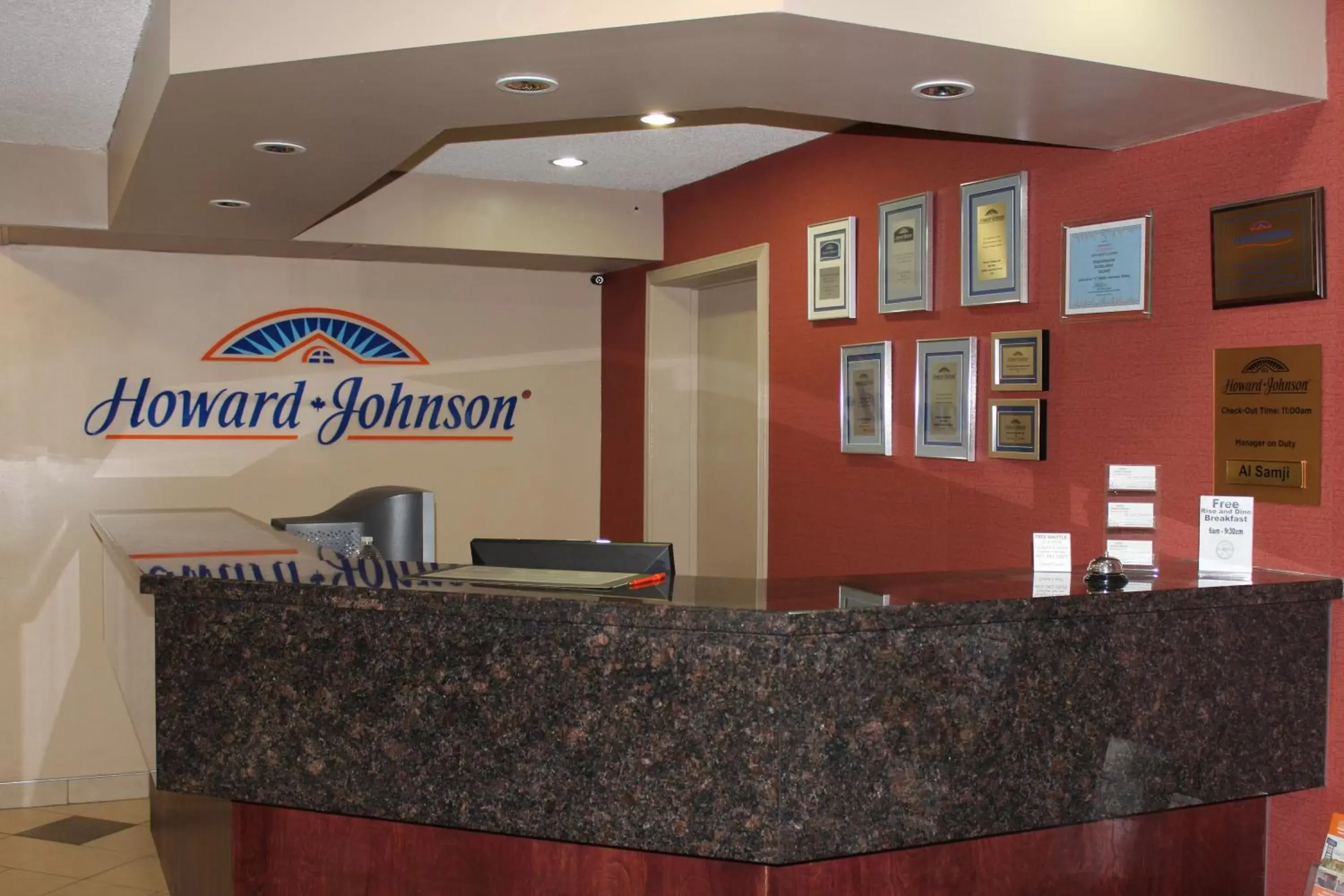 Lobby or reception in Howard Johnson by Wyndham Red Deer