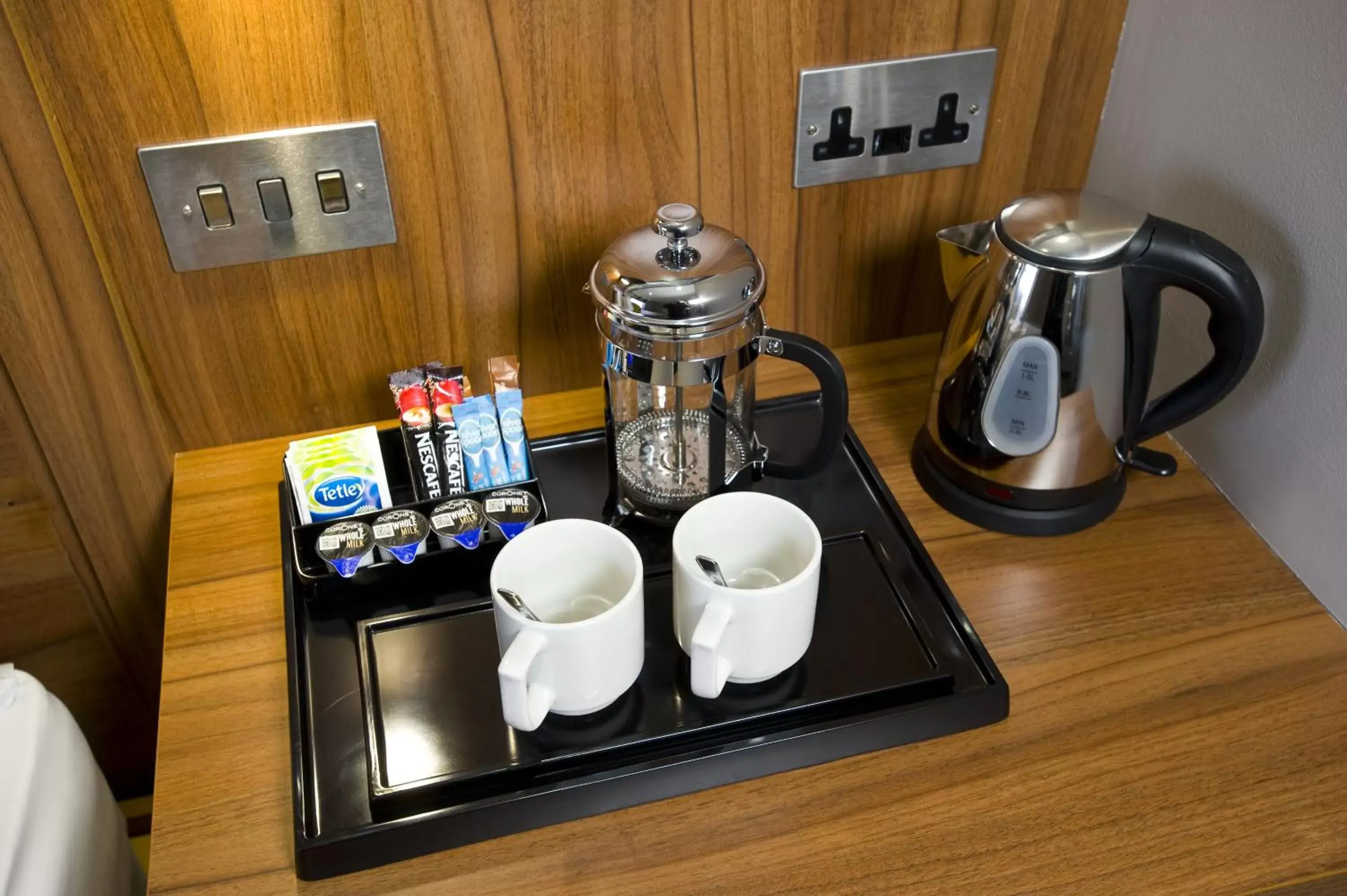 Coffee/tea facilities in London Court Hotel