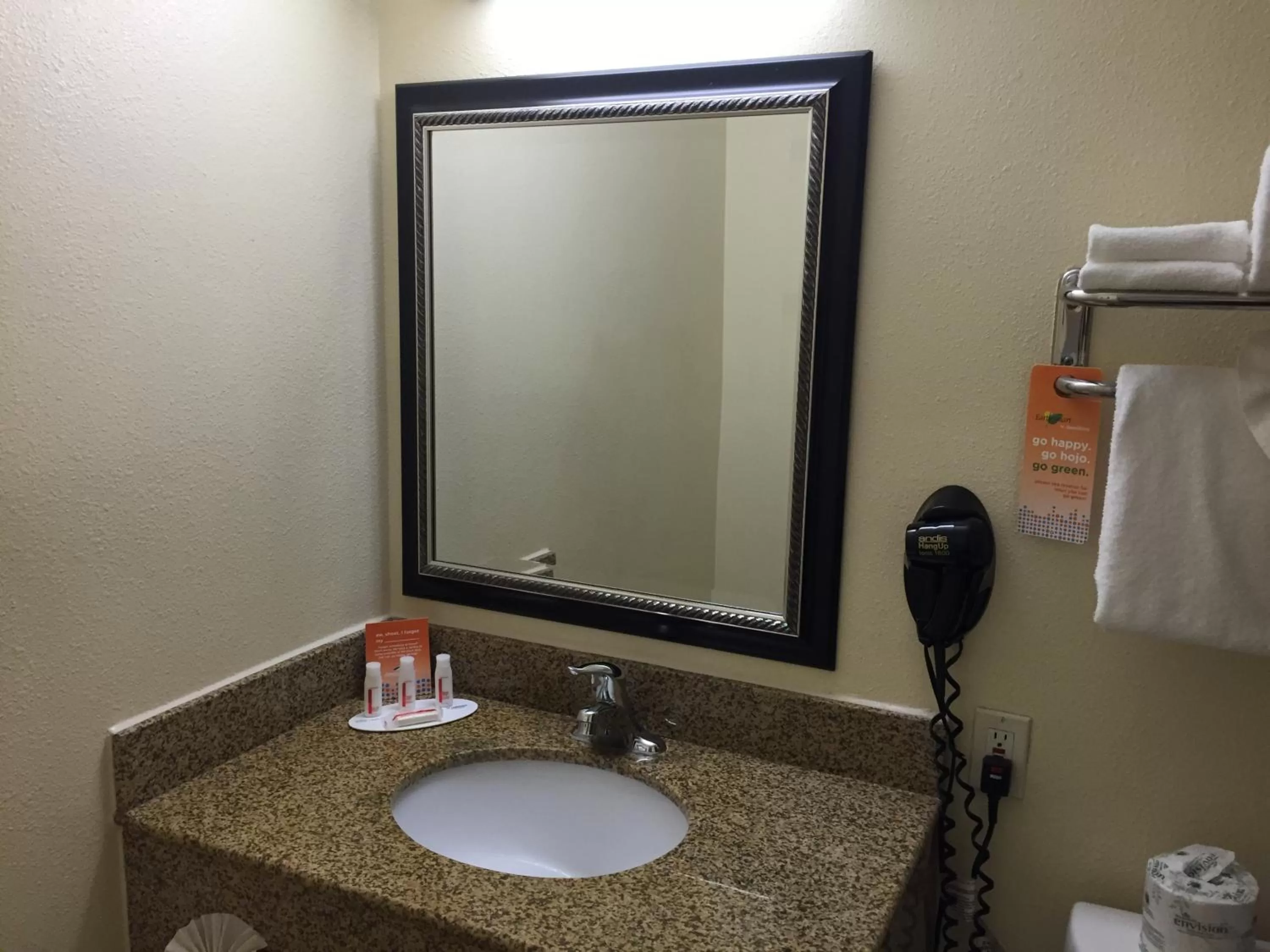 Bathroom in Howard Johnson by Wyndham San Diego Sea World