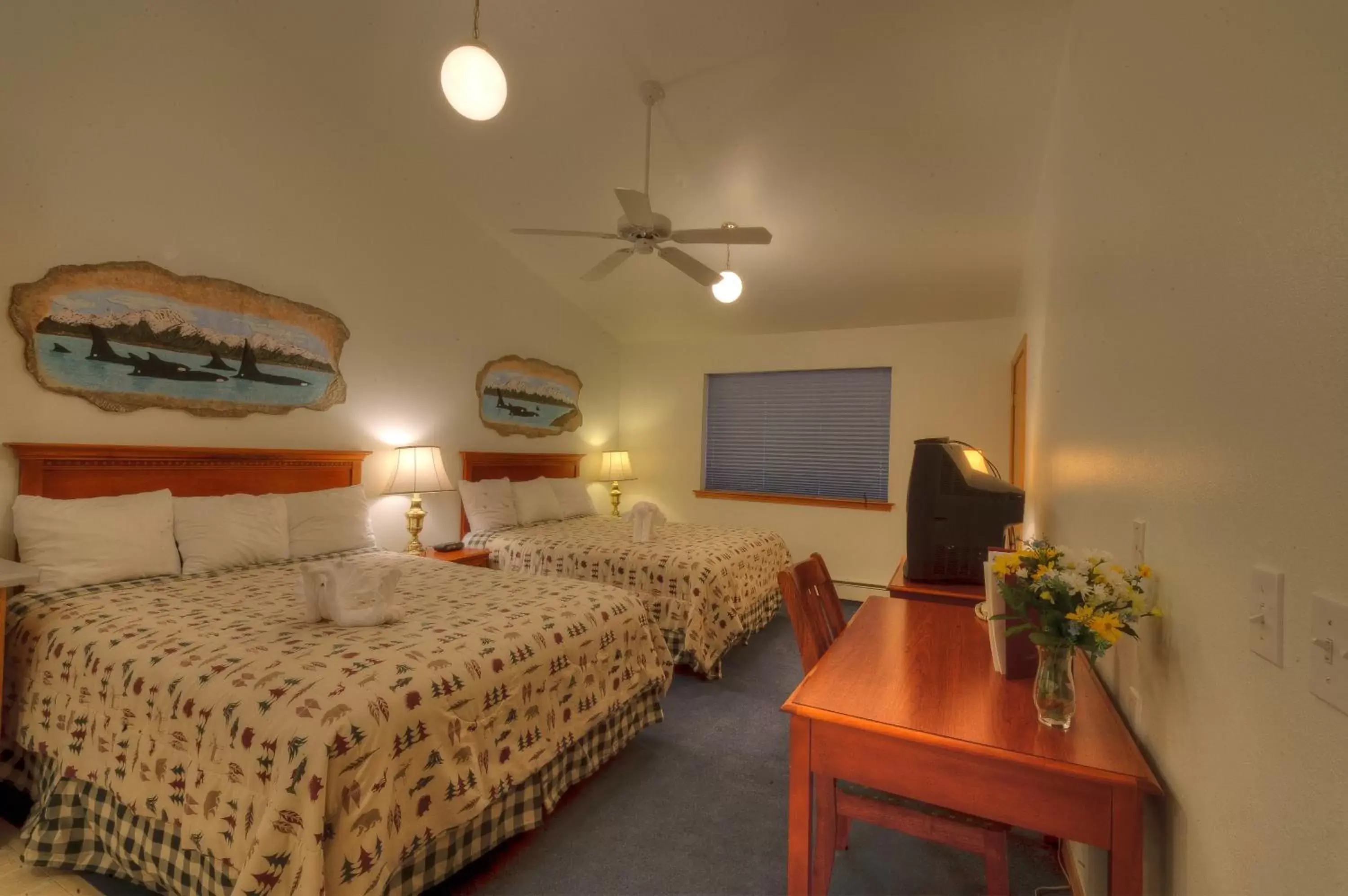 Bedroom, Bed in Frontier Suites Hotel in Juneau
