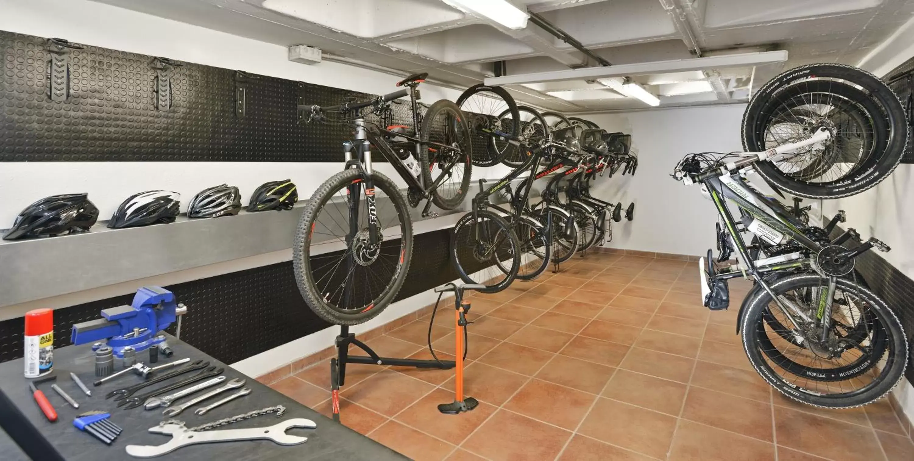 Cycling, Fitness Center/Facilities in Best Western Premier CMC Girona