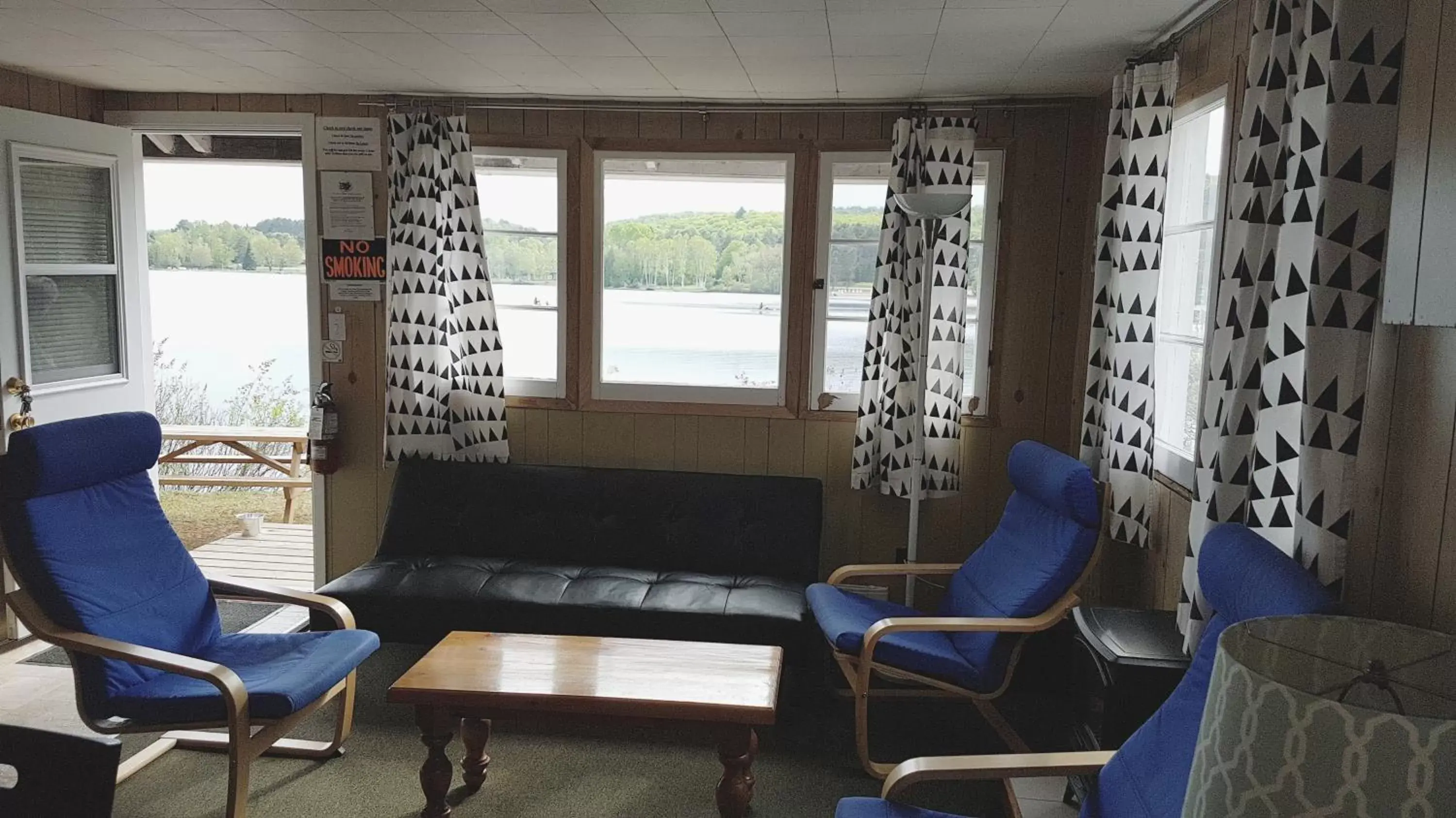 Seating Area in Parkway Cottage Resort and Trading Post