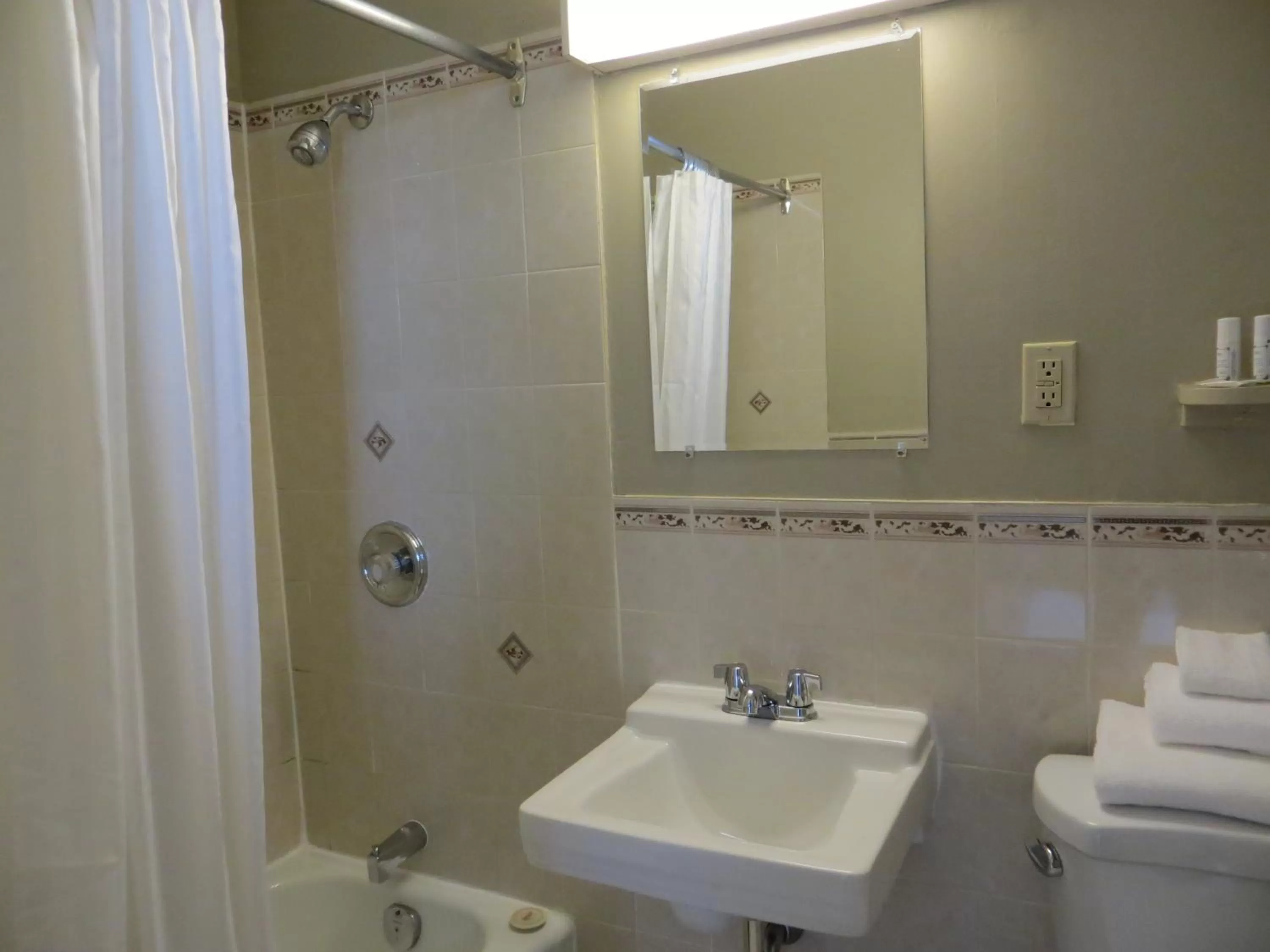 Bathroom in Homeward Inns of Canada