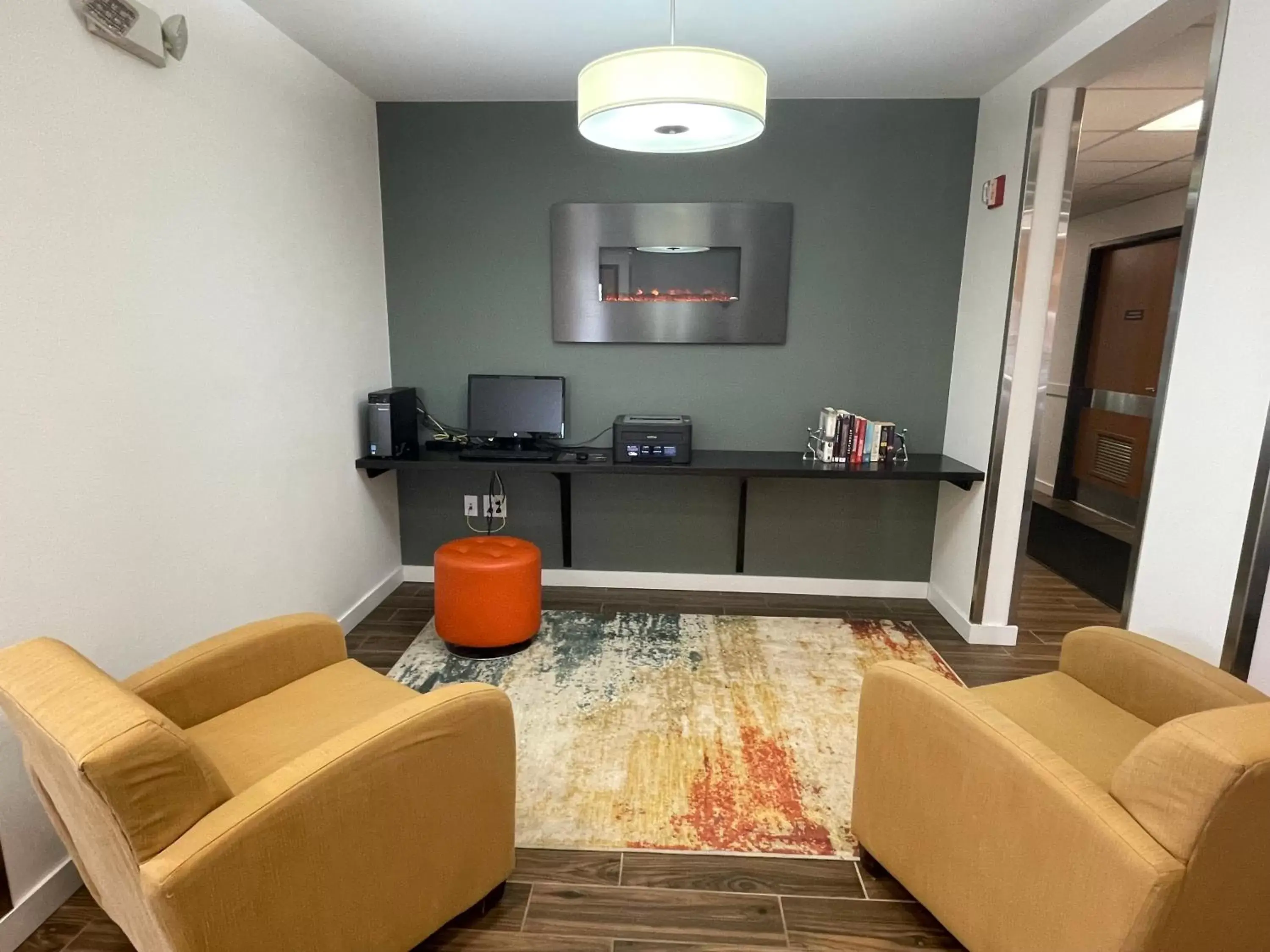 Seating Area in Super 8 by Wyndham Verona/Madison