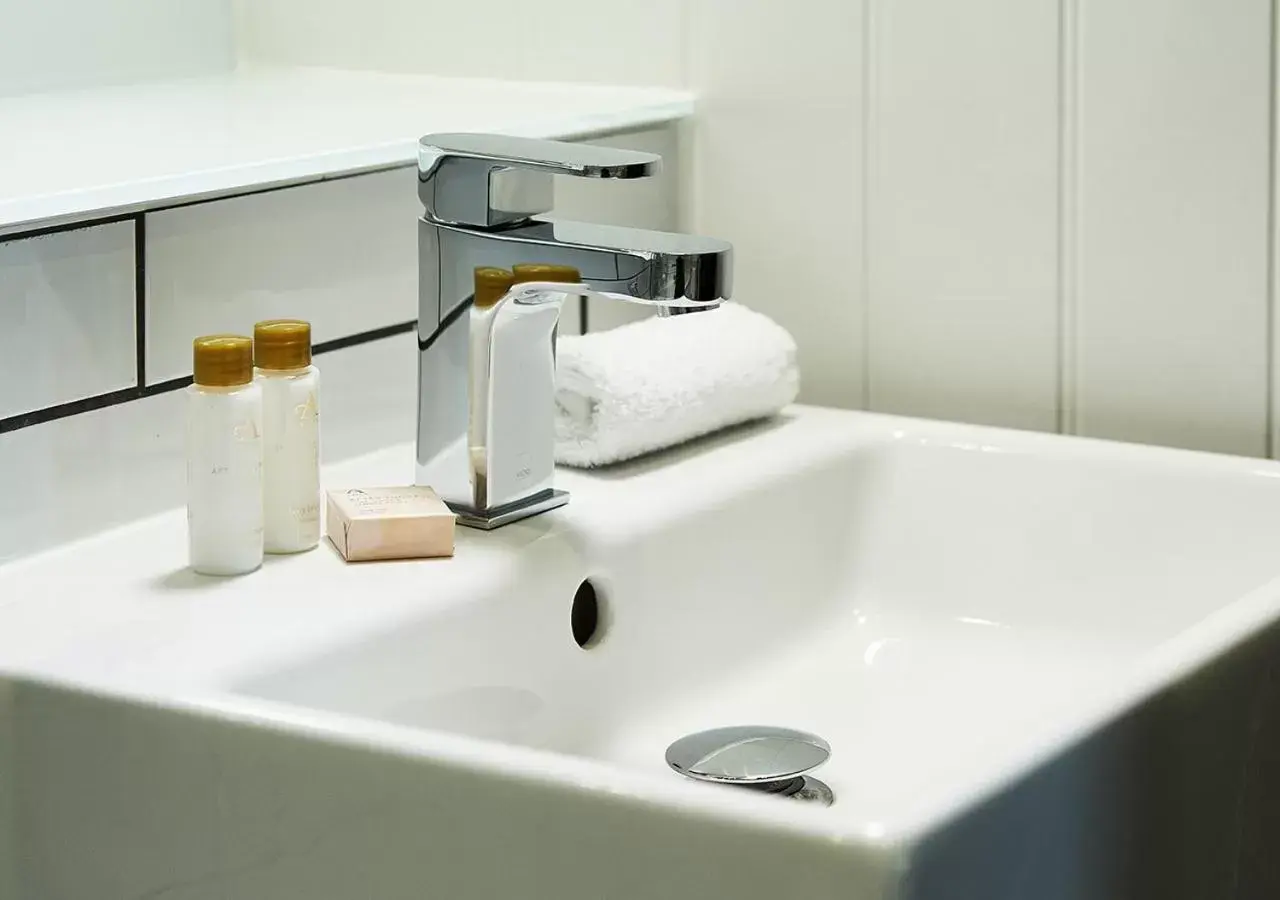 Bathroom in Oban Bay Hotel