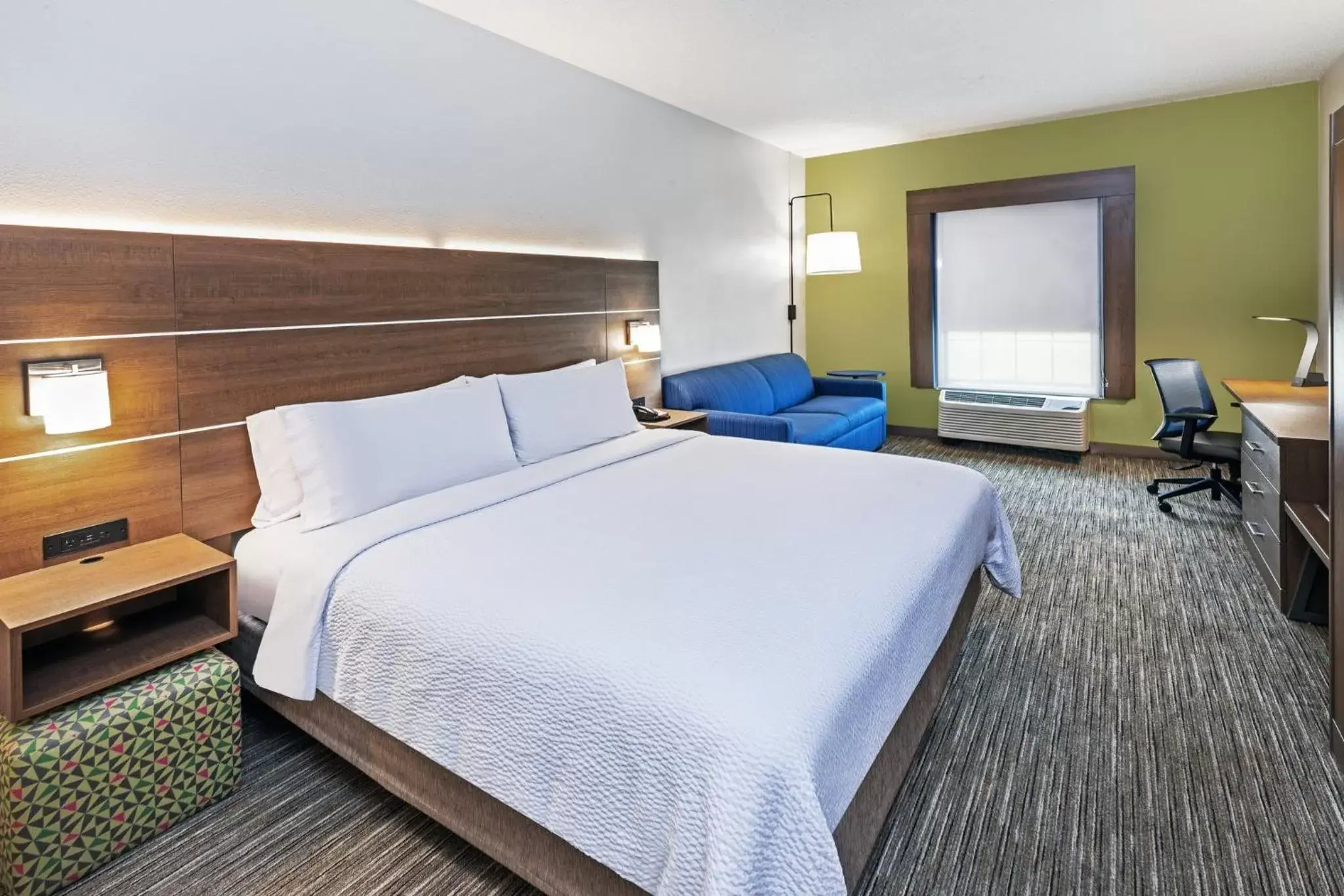 Photo of the whole room, Bed in Holiday Inn Express & Suites Sulphur - Lake Charles, an IHG Hotel