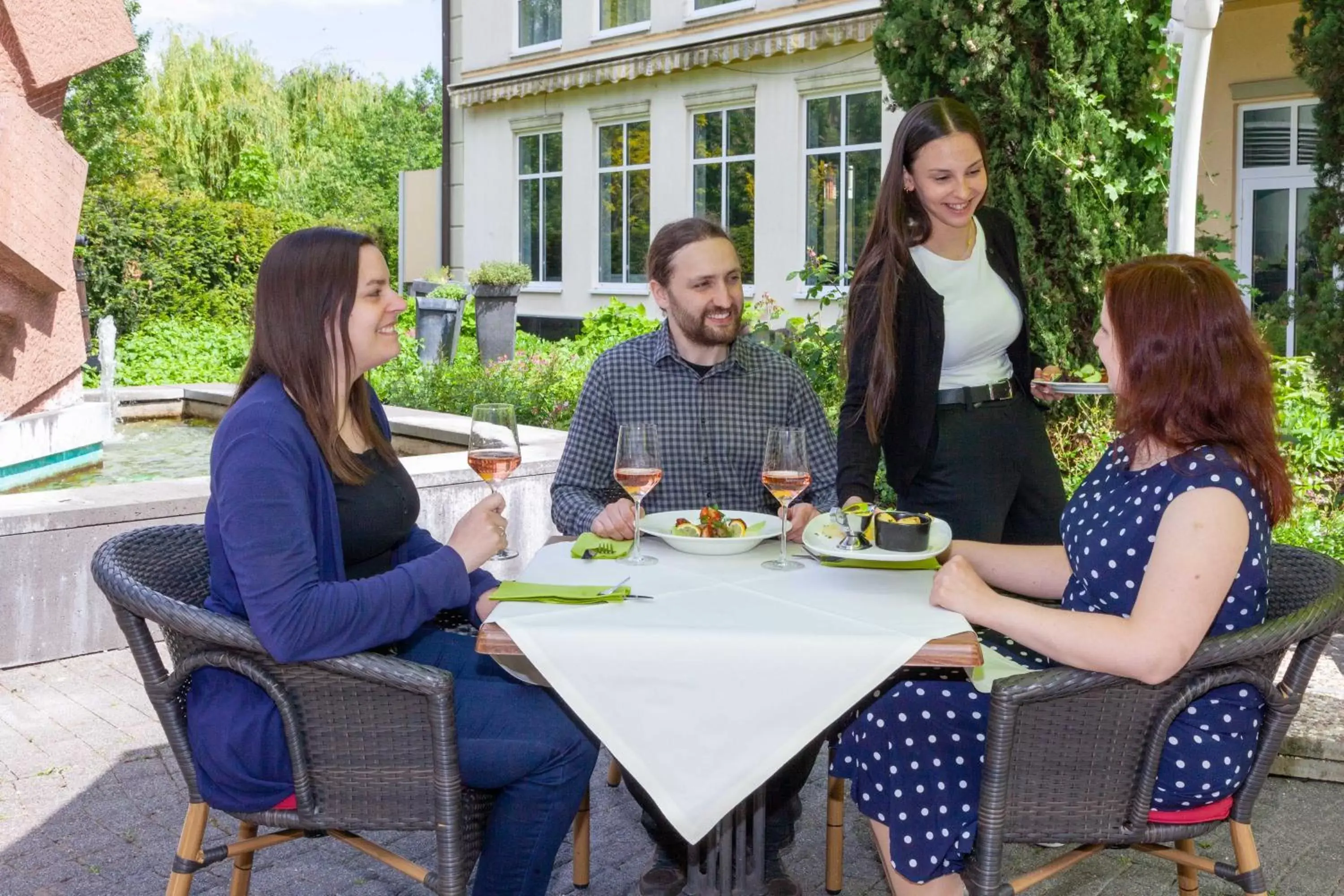 Patio in Best Western Wein- und Parkhotel