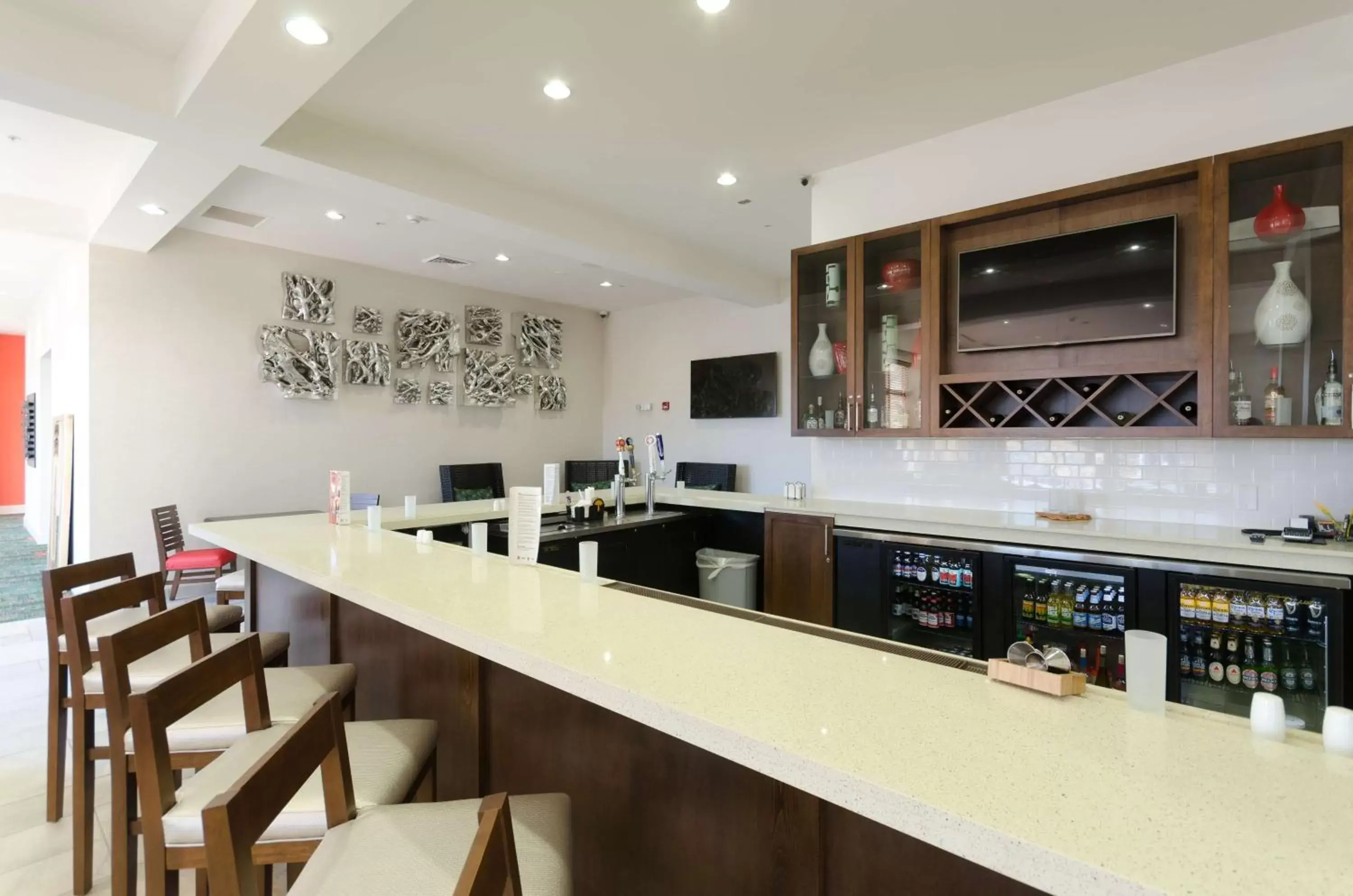 Lounge or bar, Kitchen/Kitchenette in Hilton Garden Inn Hickory