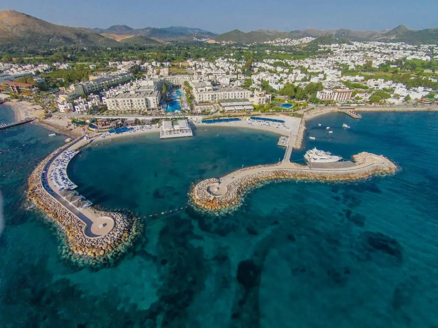 Facade/entrance, Bird's-eye View in La Blanche Resort & Spa