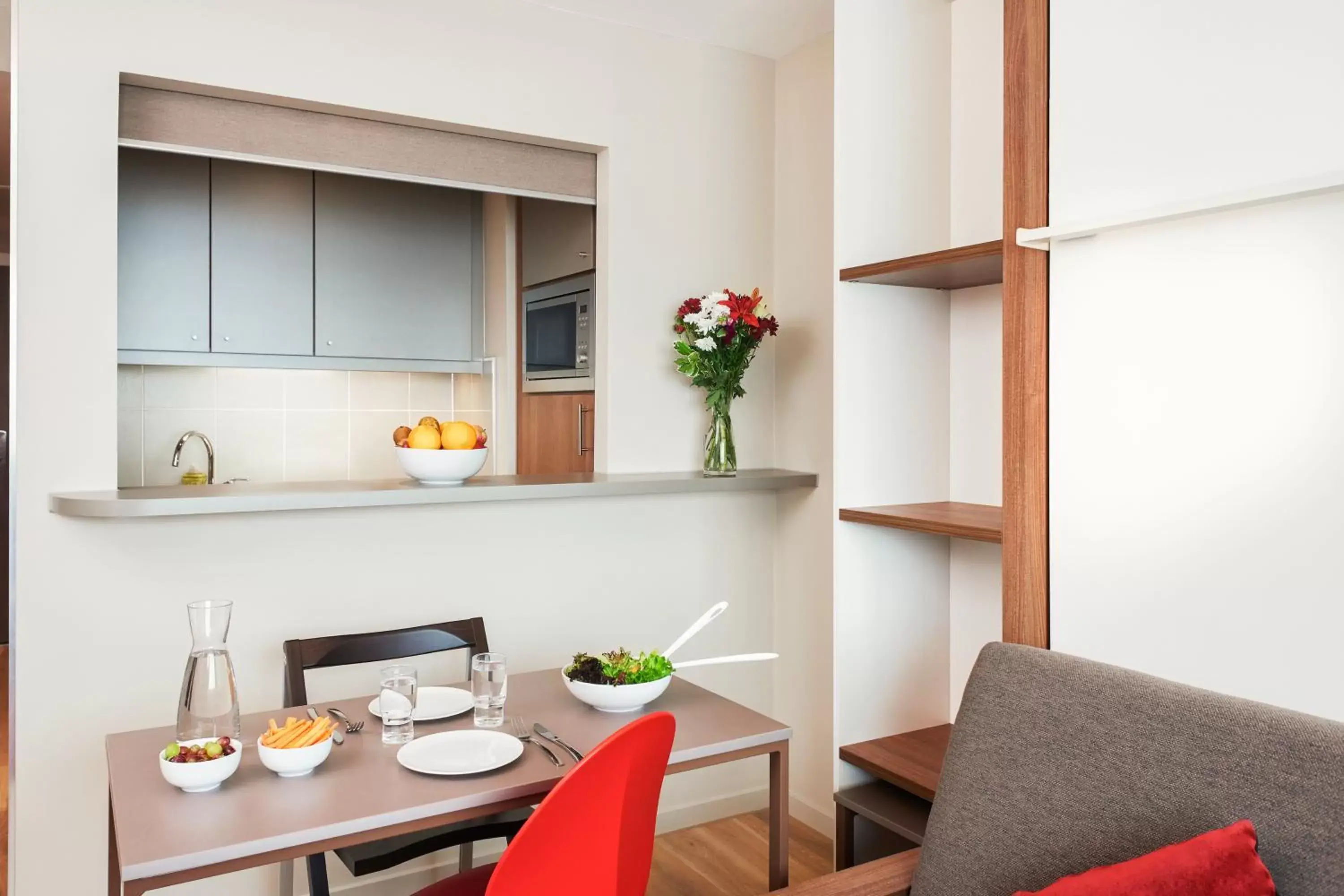 Kitchen or kitchenette in Aparthotel Adagio Birmingham City Centre