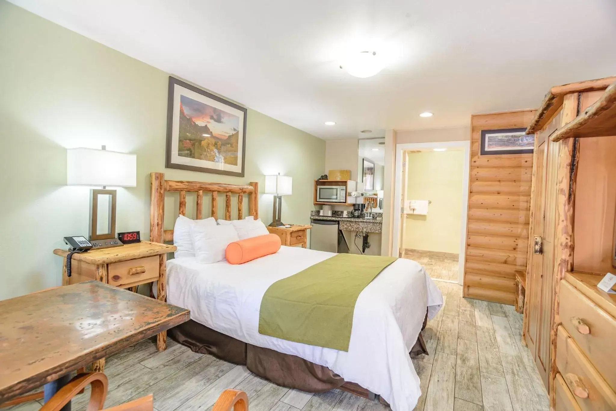 Bed in Pioneer Lodge Zion National Park-Springdale