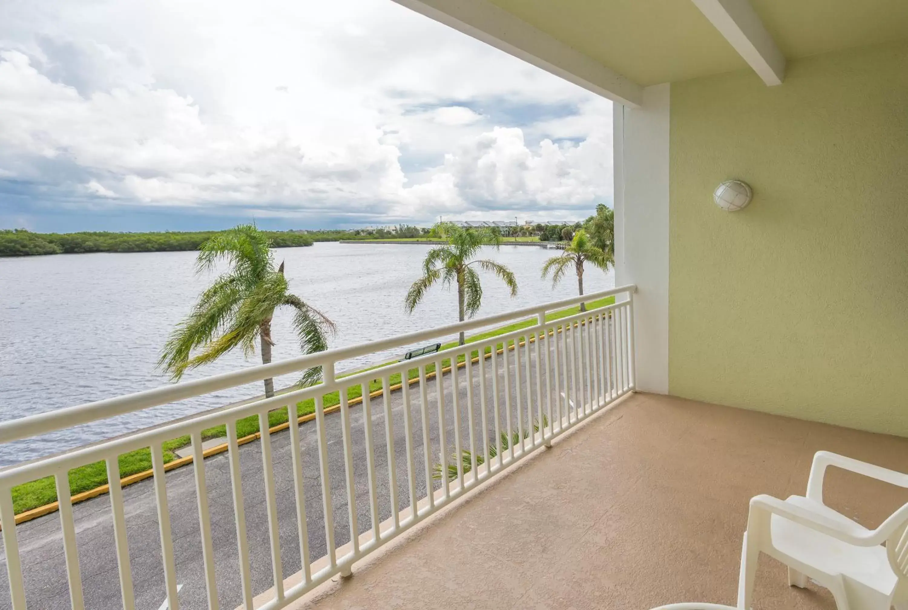 Balcony/Terrace, River View in DOLPHINS, BEACH step away, WIFI, FREE PARKING,POOLS, JACUZZI