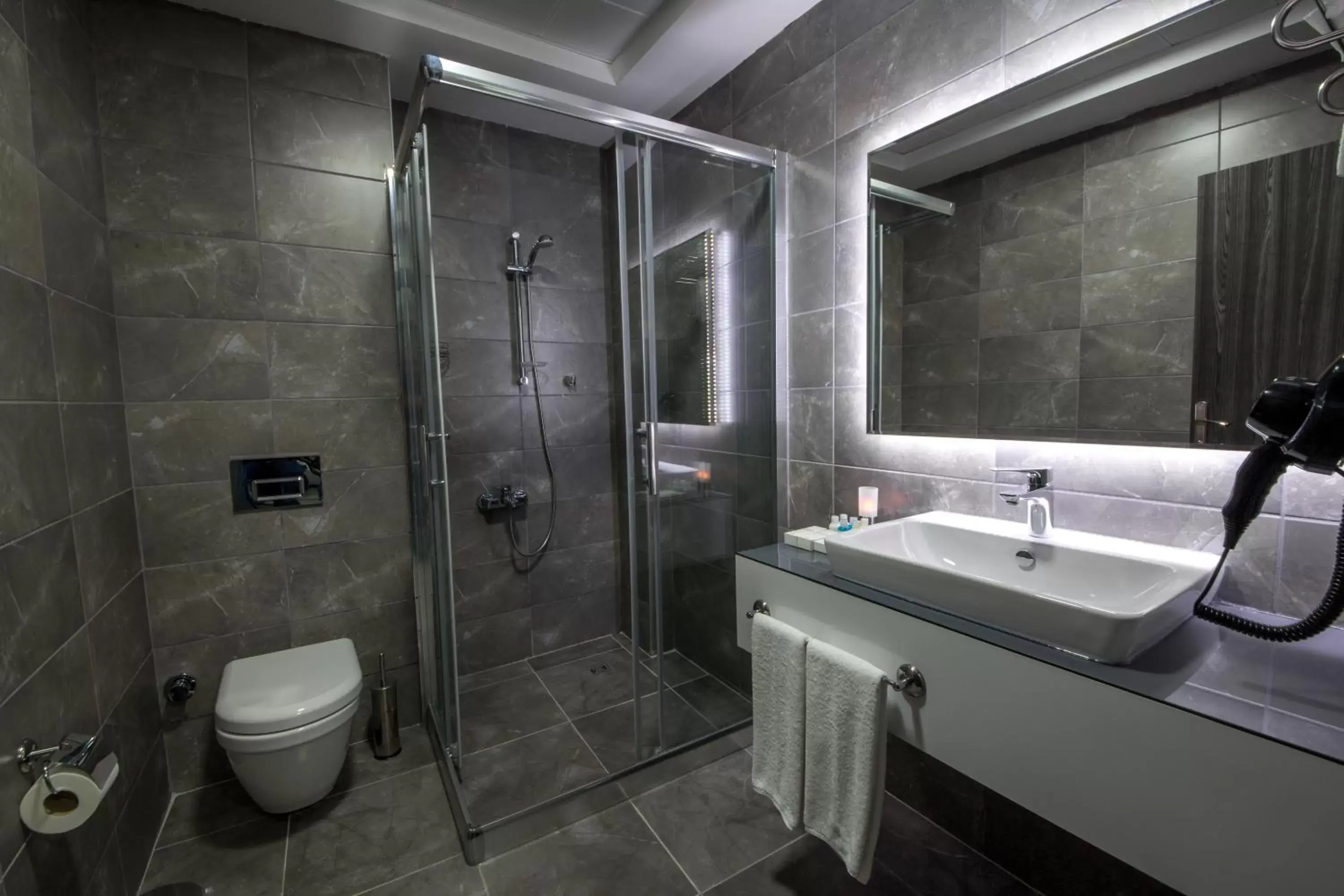 Shower, Bathroom in Cavit Duvan Prestige Hotel