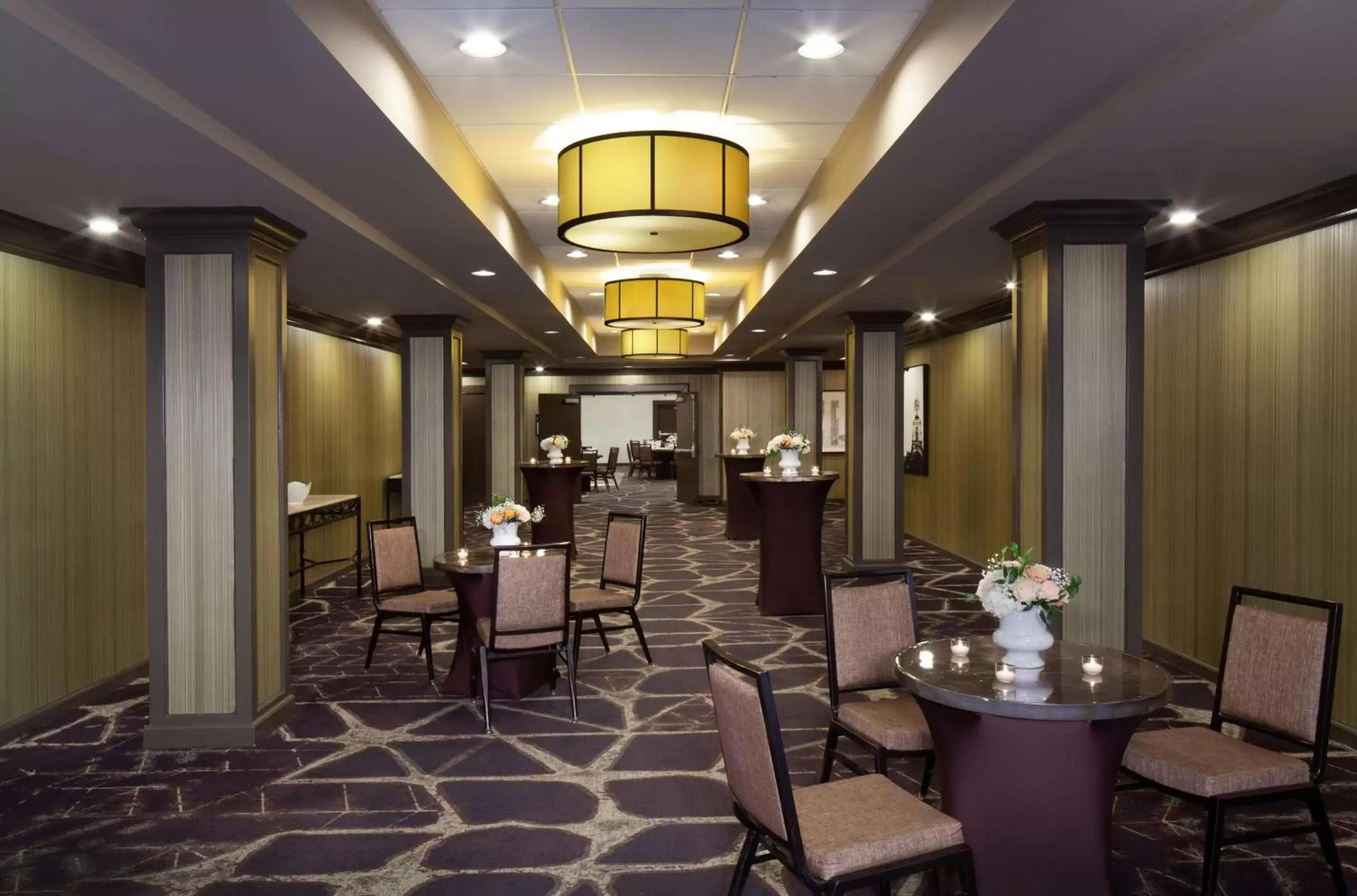 Meeting/conference room, Restaurant/Places to Eat in Embassy Suites by Hilton Philadelphia Airport