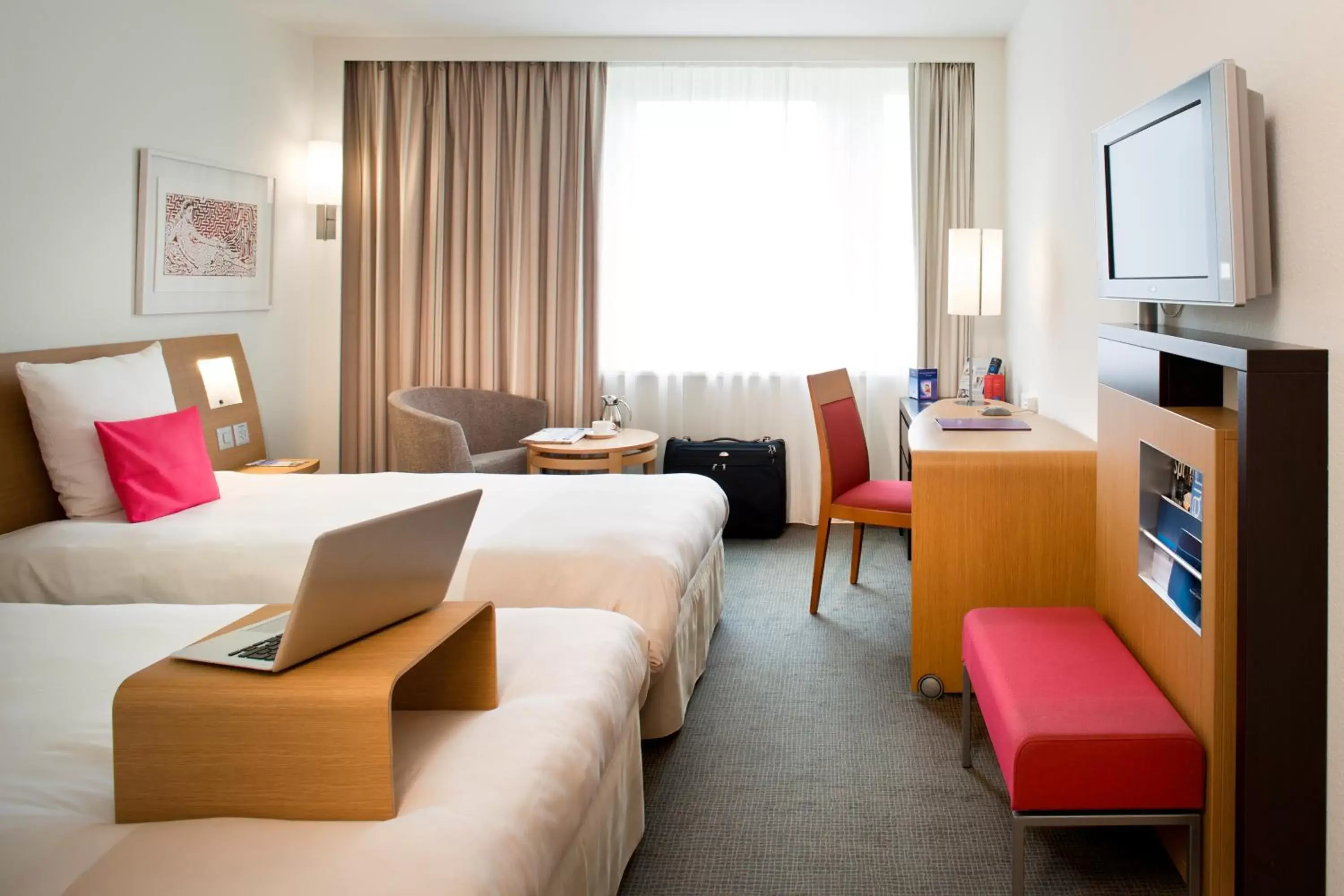 Photo of the whole room in Novotel Zürich Airport Messe