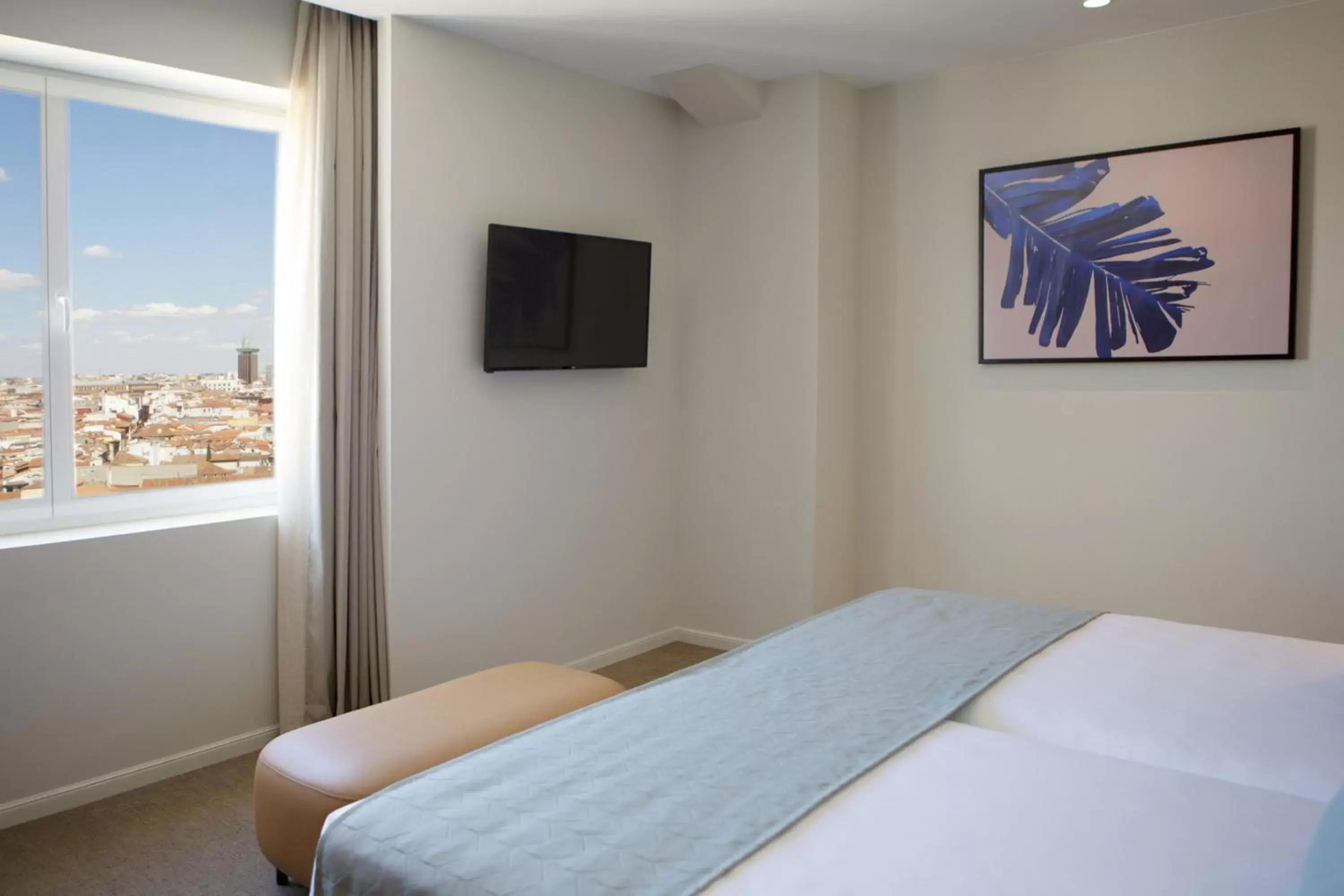 Bedroom, Bed in Riu Plaza España