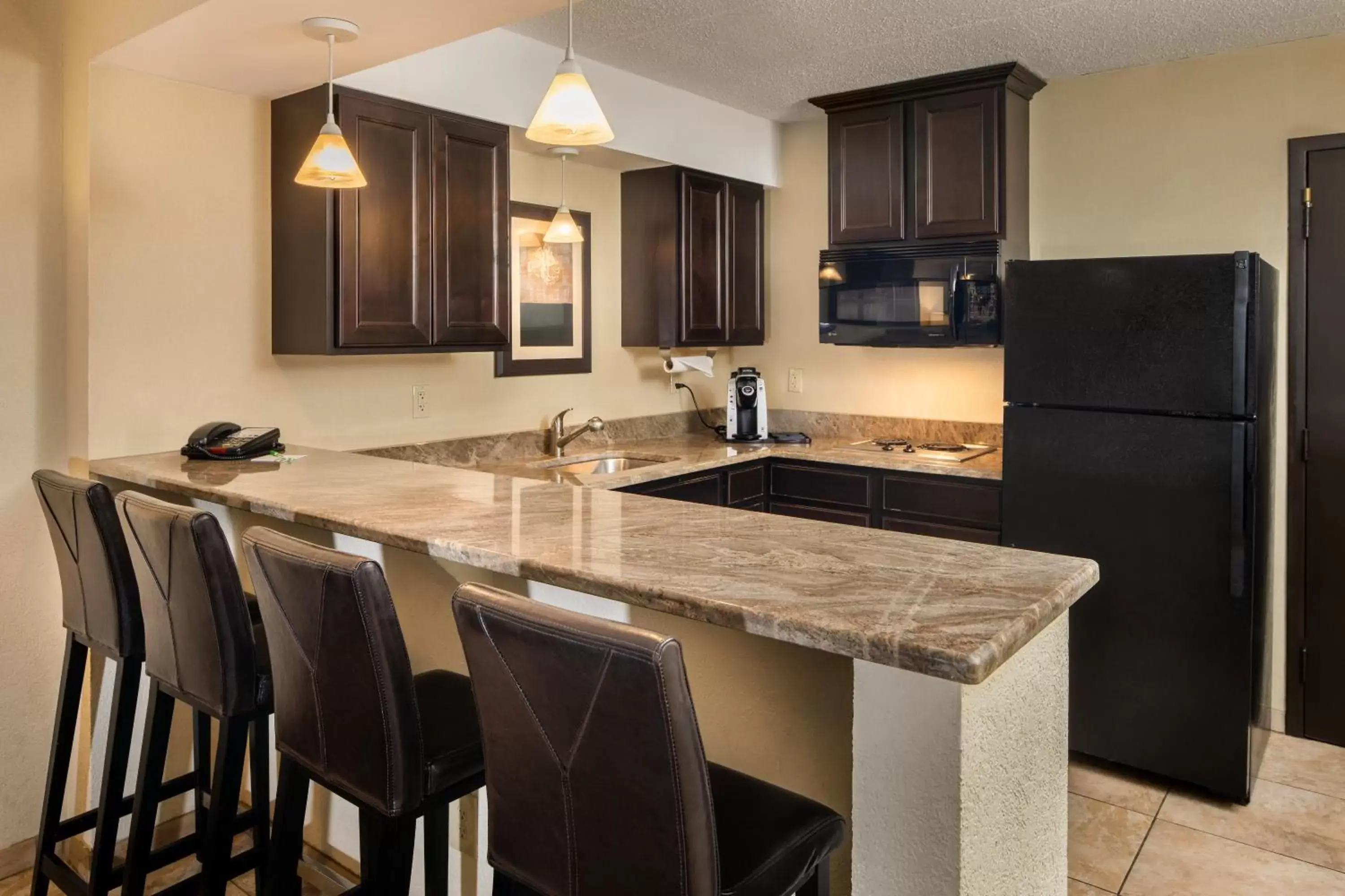 Photo of the whole room, Kitchen/Kitchenette in Holiday Inn and Suites Charleston West, an IHG Hotel