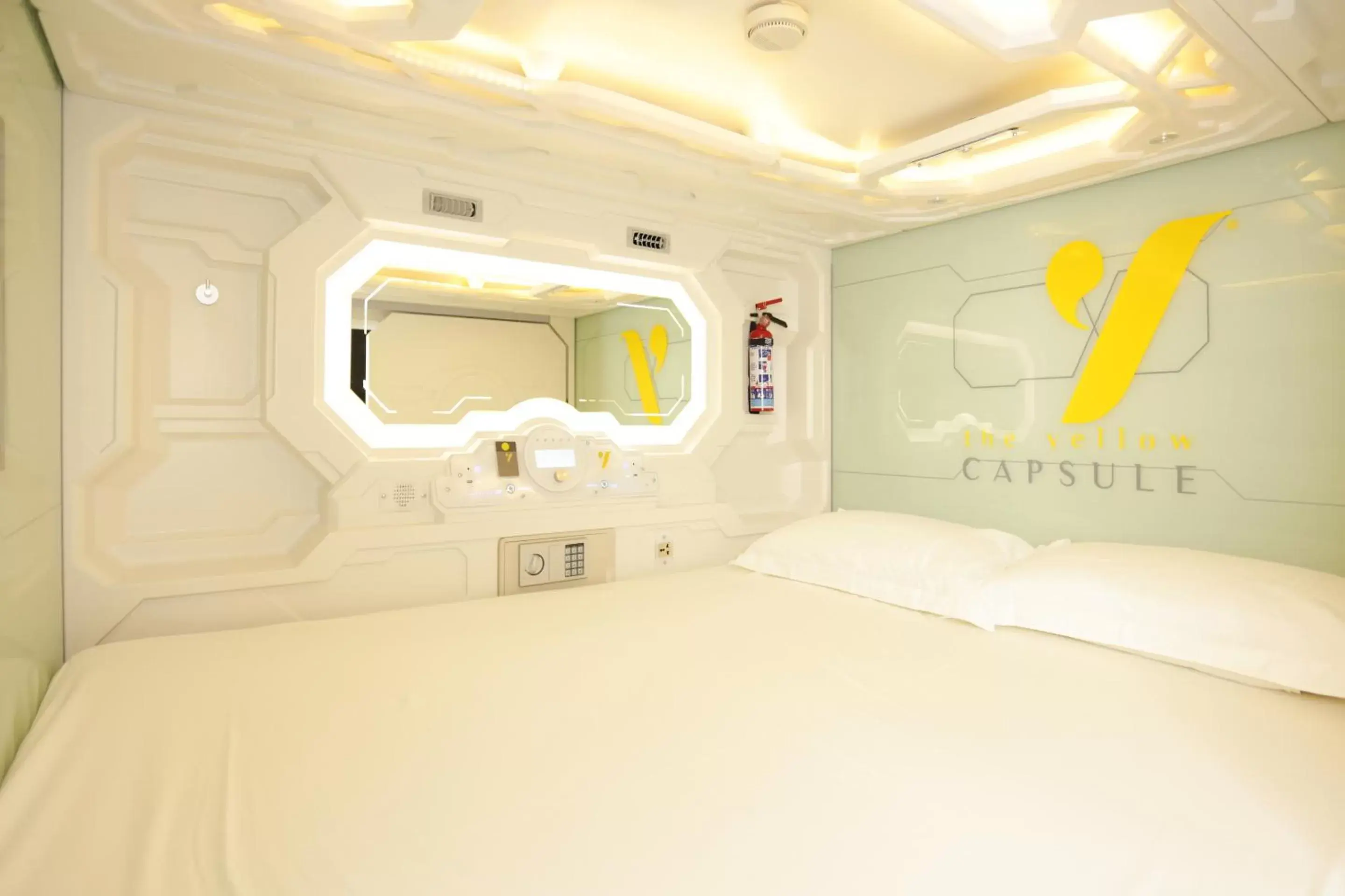 Bedroom, Bed in The Yellow Capsule Experience