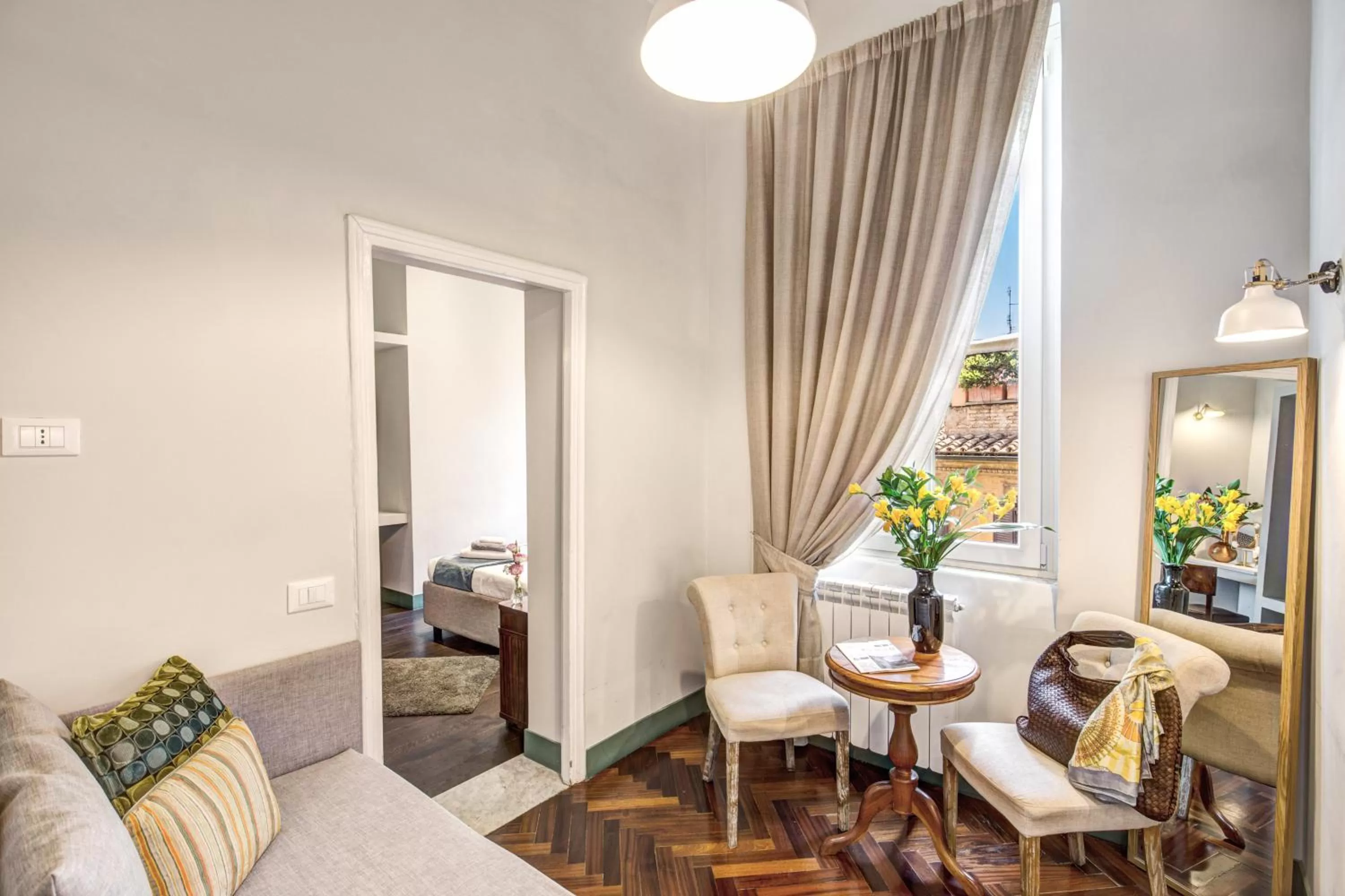 Photo of the whole room in Tree Charme Trilussa