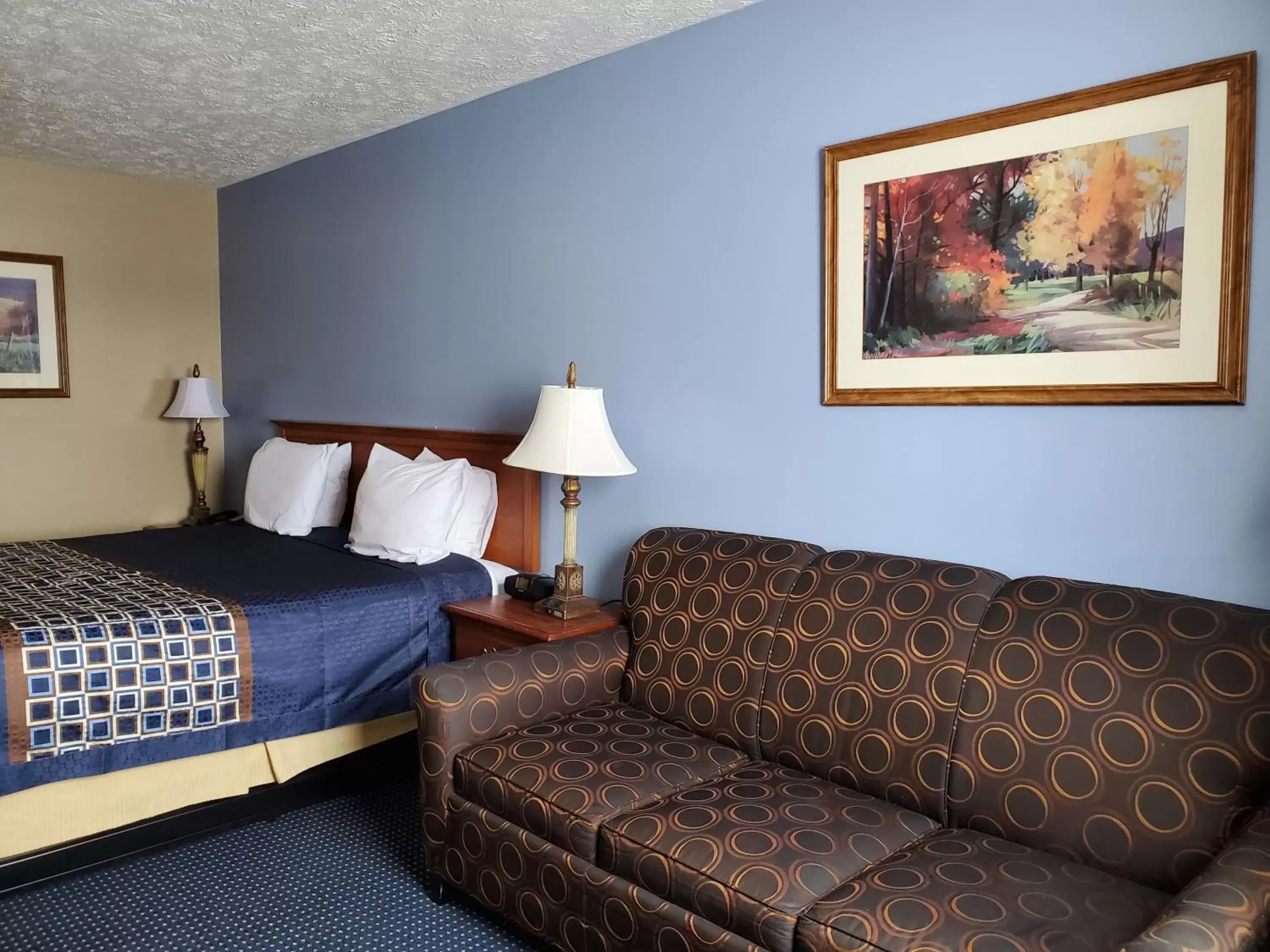 Bedroom, Bed in VICTORIAN INN