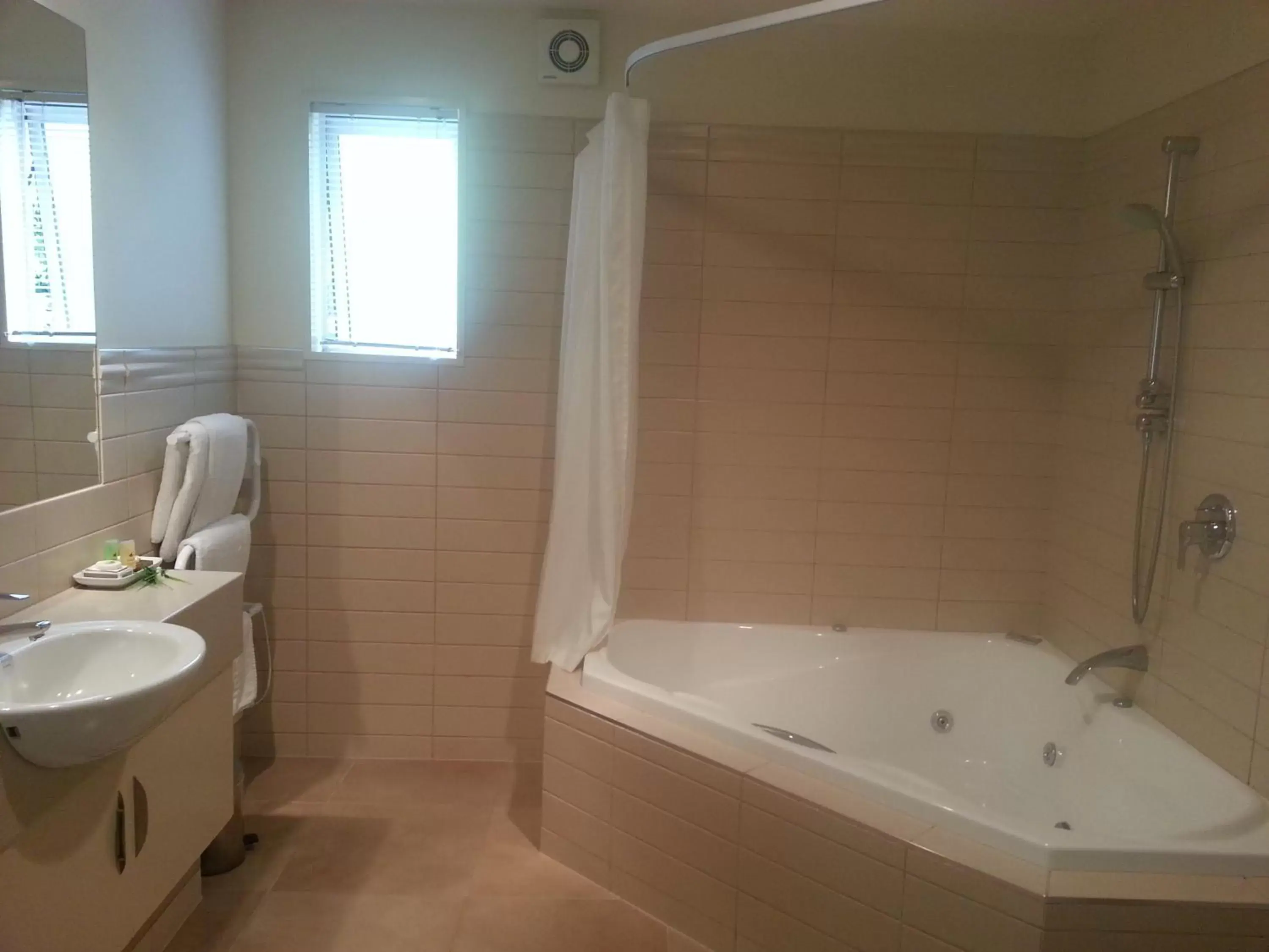 Spa and wellness centre/facilities, Bathroom in Cedar Grove Motor Lodge