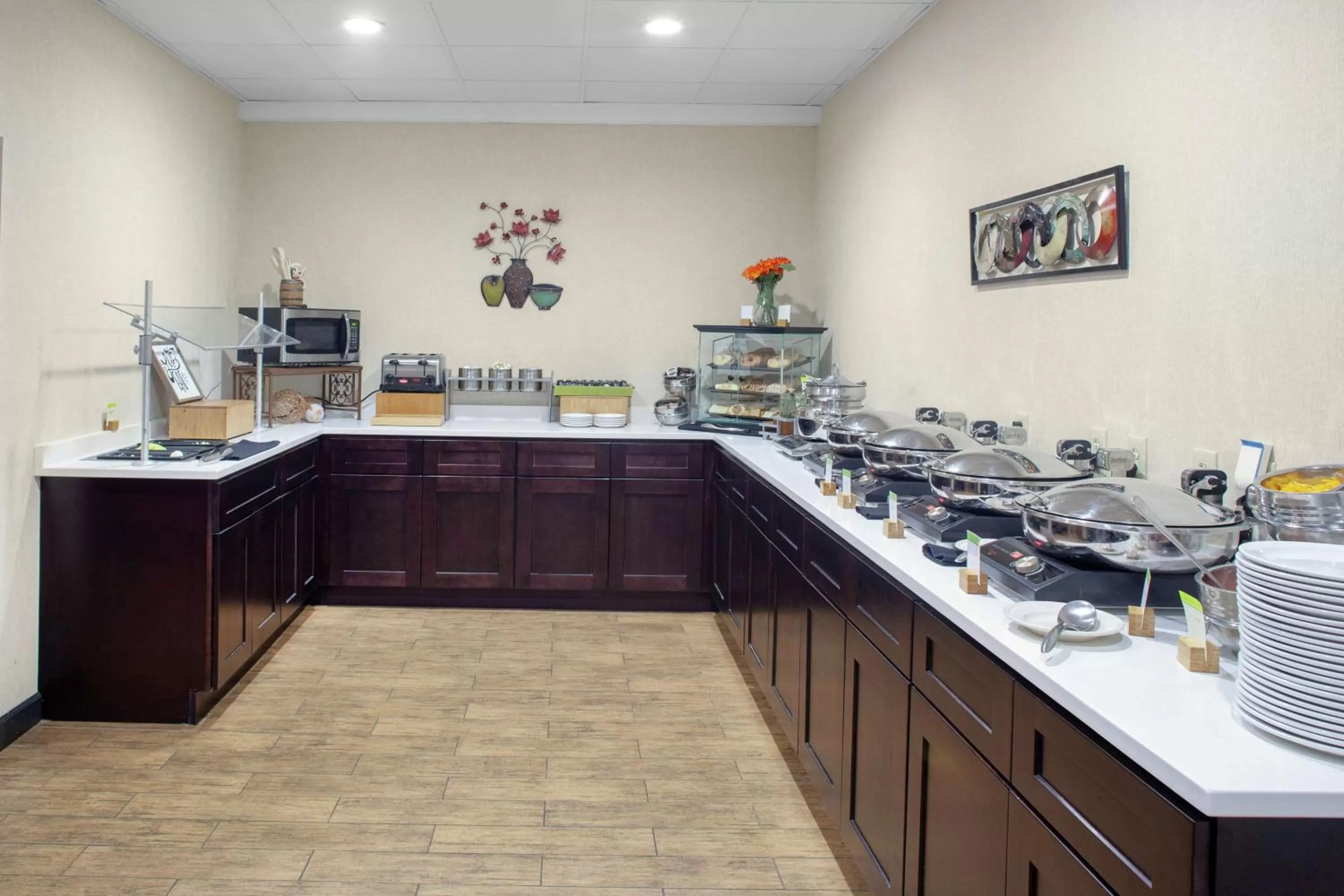 Breakfast in DoubleTree Suites by Hilton Dayton/Miamisburg