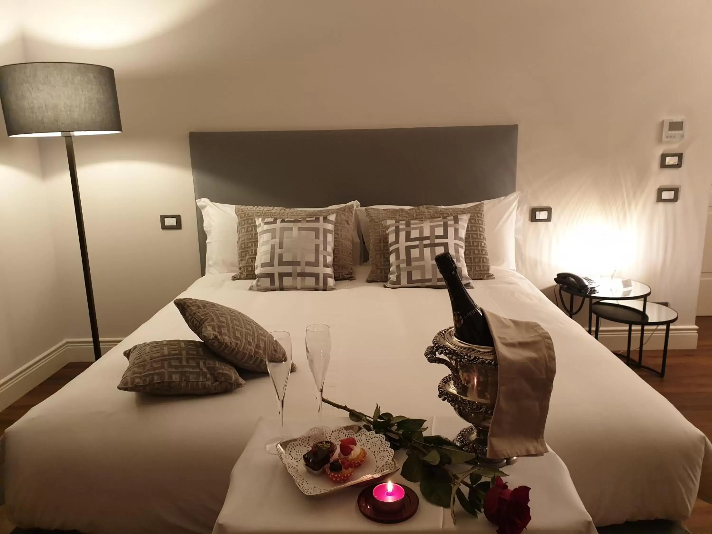 Bed in Residenza Palazzo Fortuna - Boutique Hotel