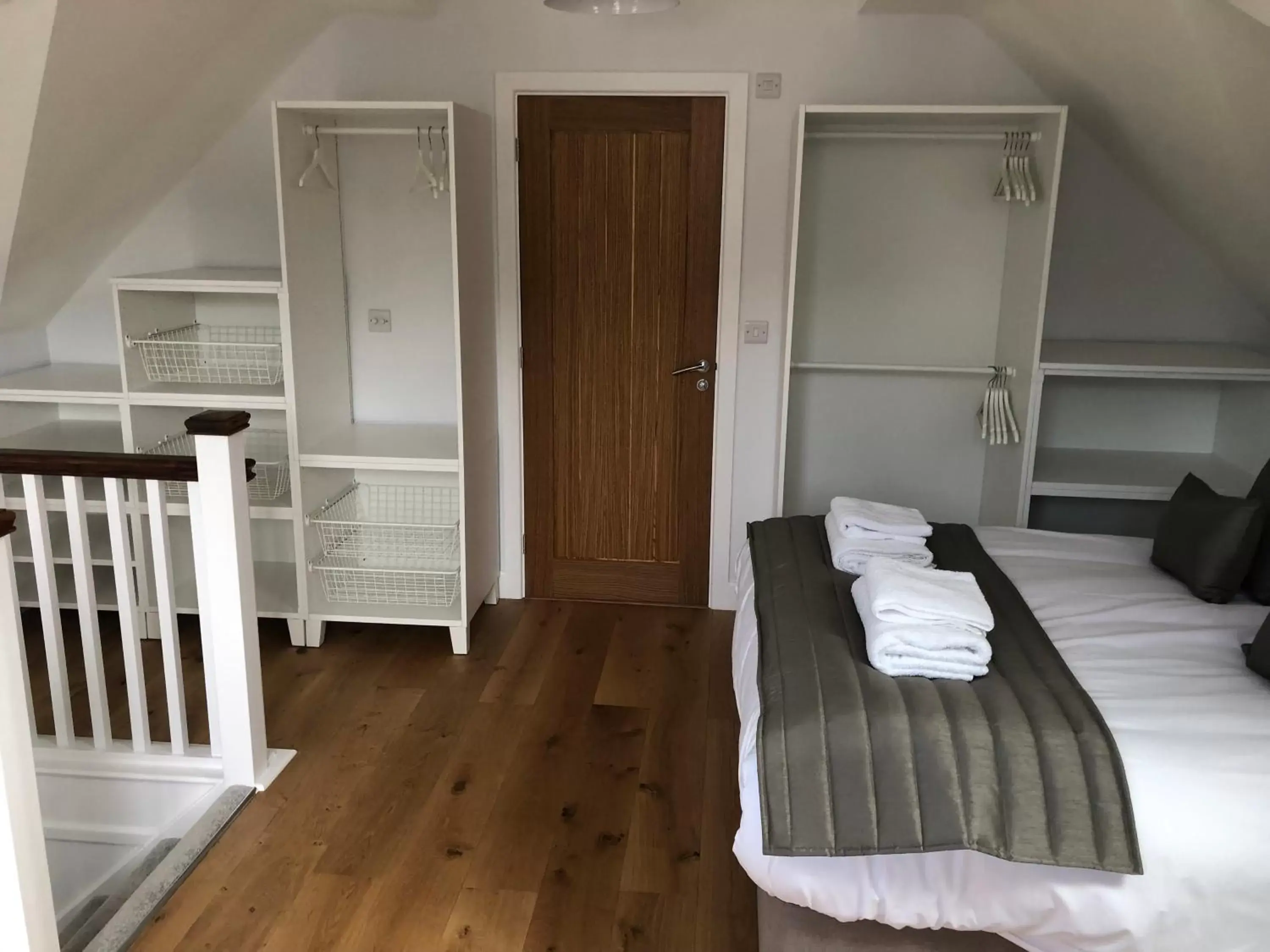 Bedroom, Bed in Hamilton Arms Suites