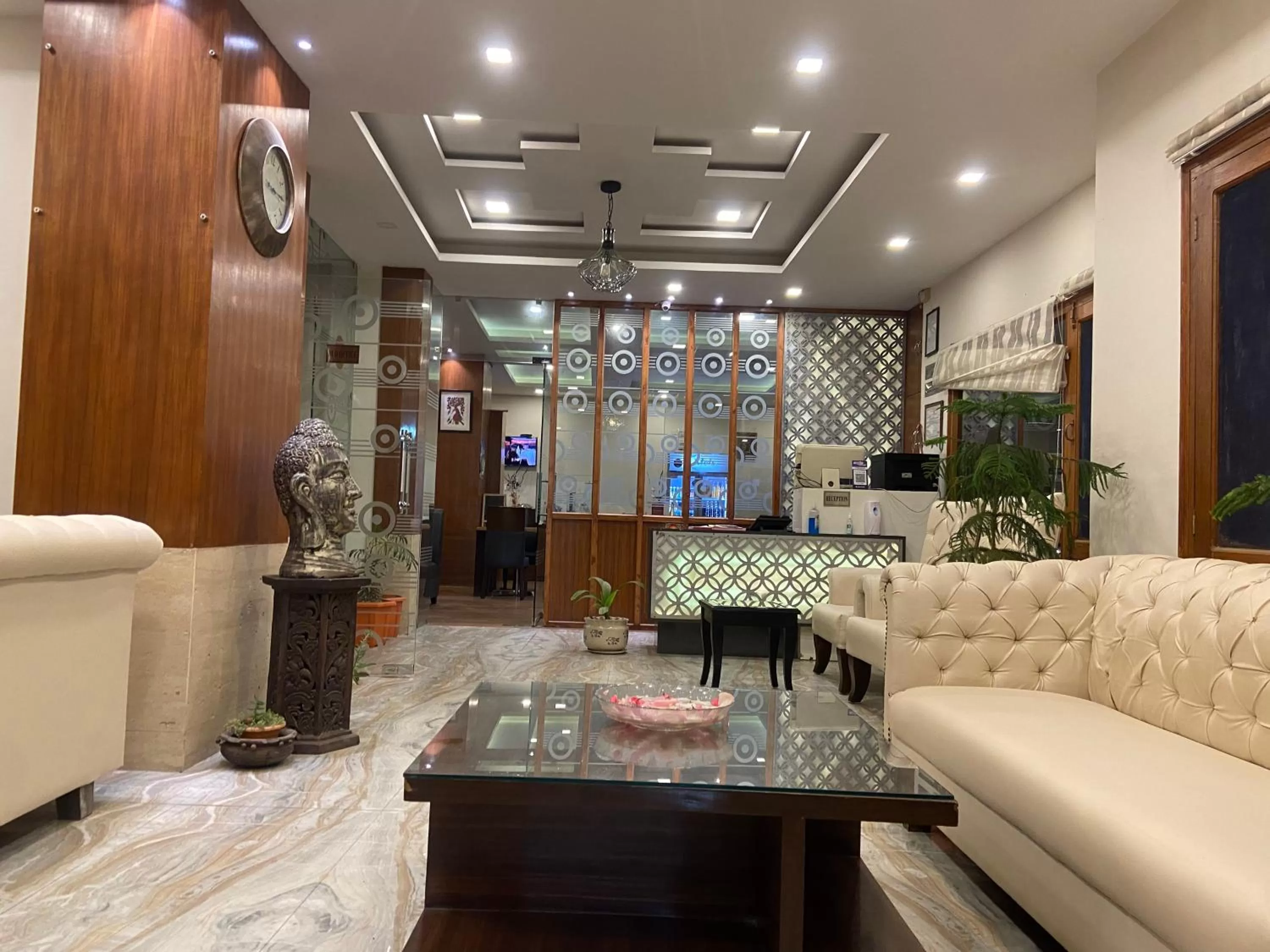 Lobby/Reception in Hotel Ambika Resort Manali
