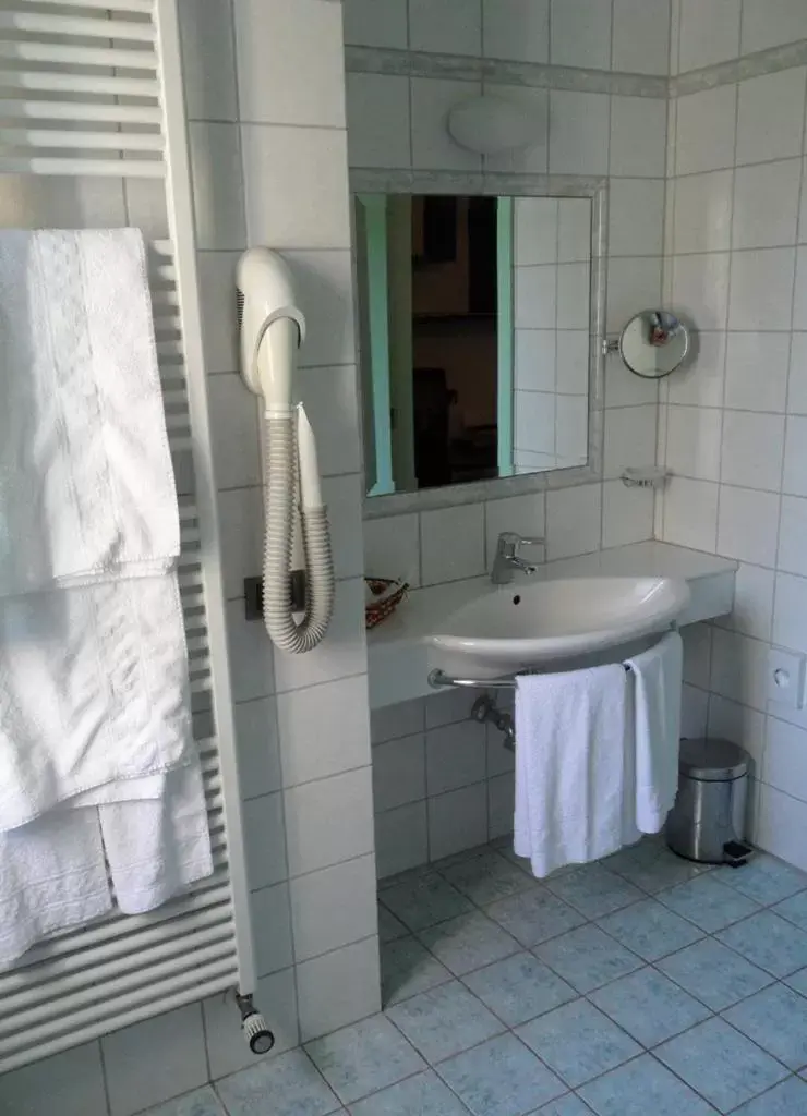 Bathroom in Deco Hotel
