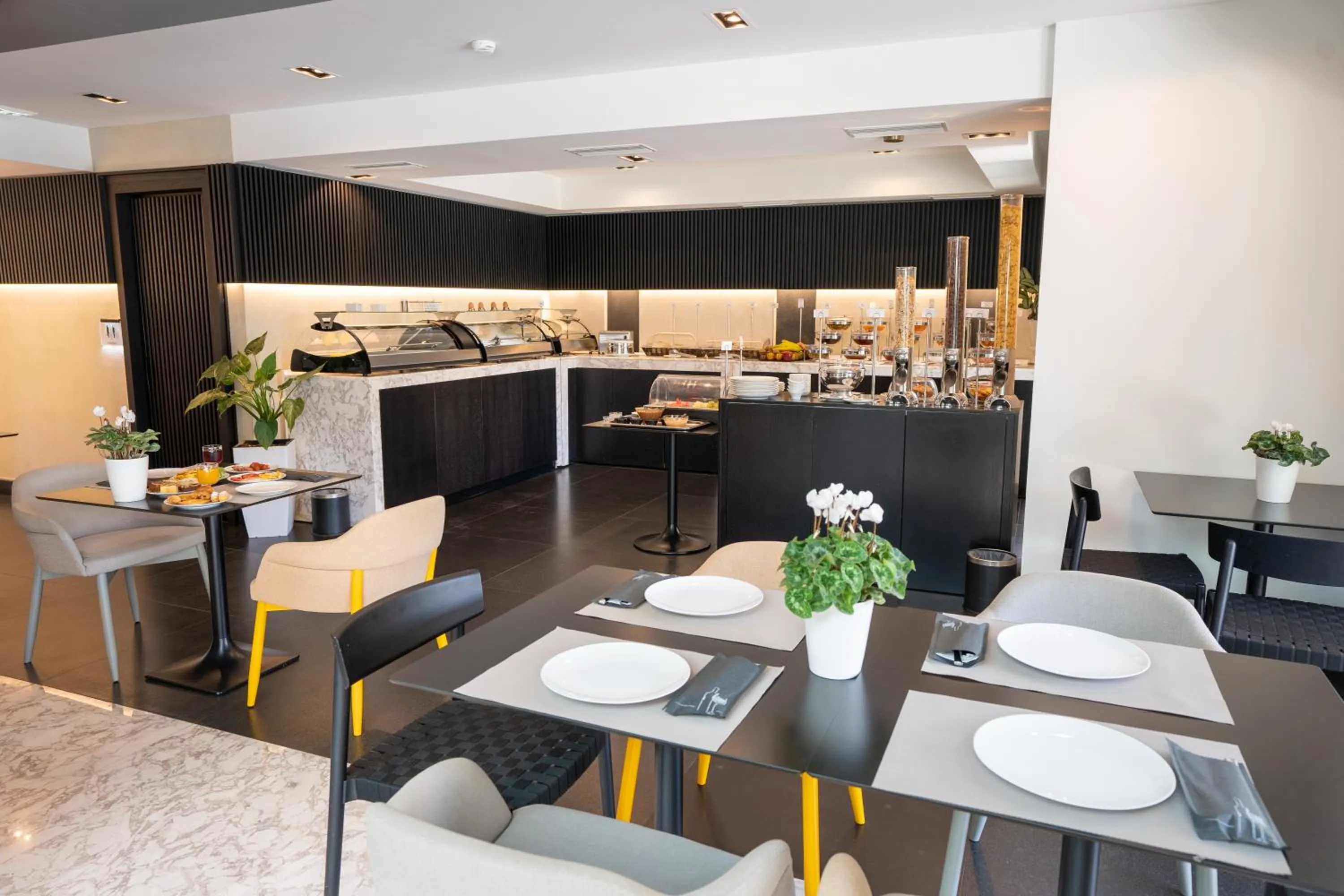 Restaurant/places to eat in Garden City Resort