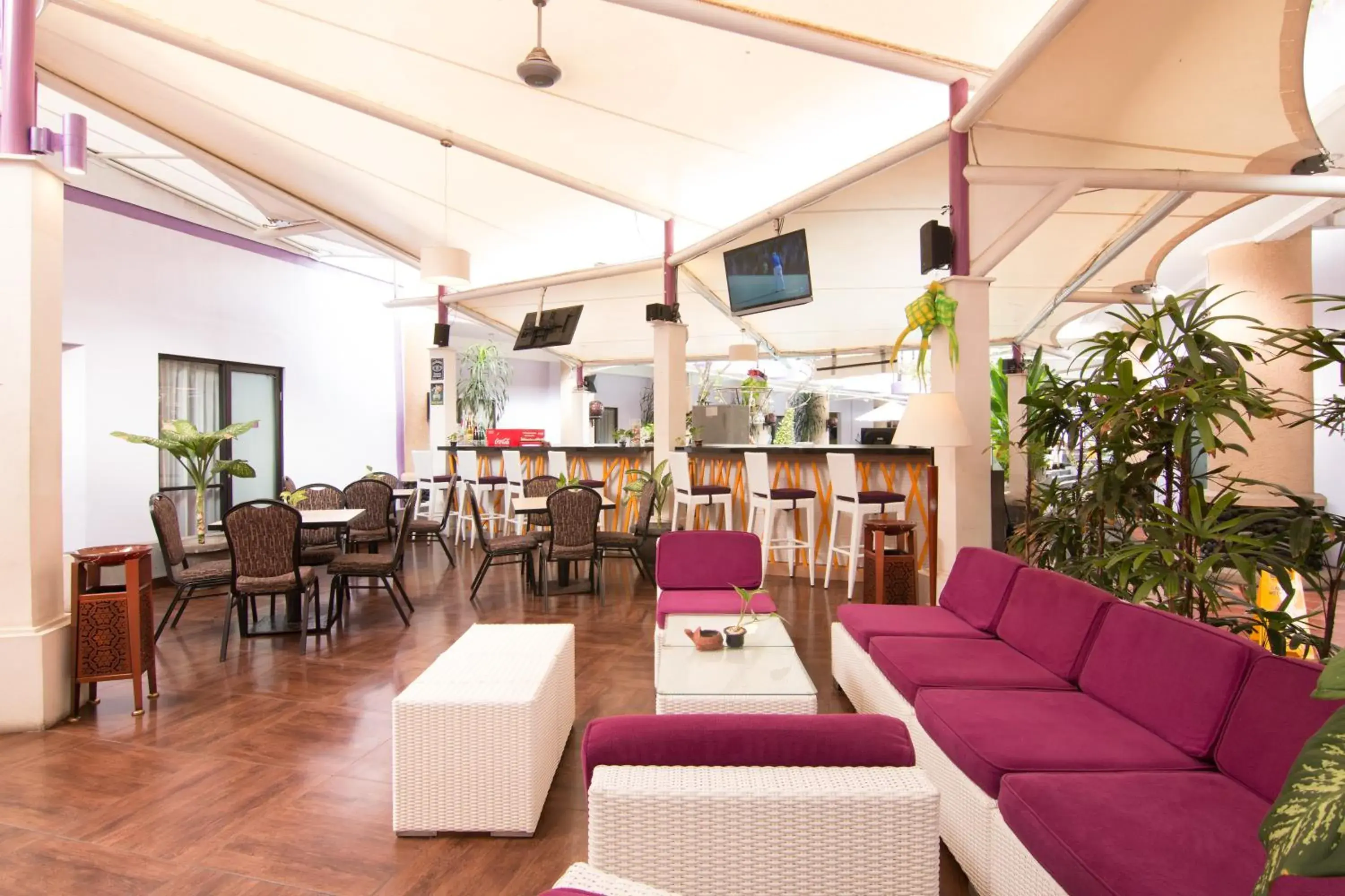 Lounge or bar, Restaurant/Places to Eat in Kuta Central Park Hotel