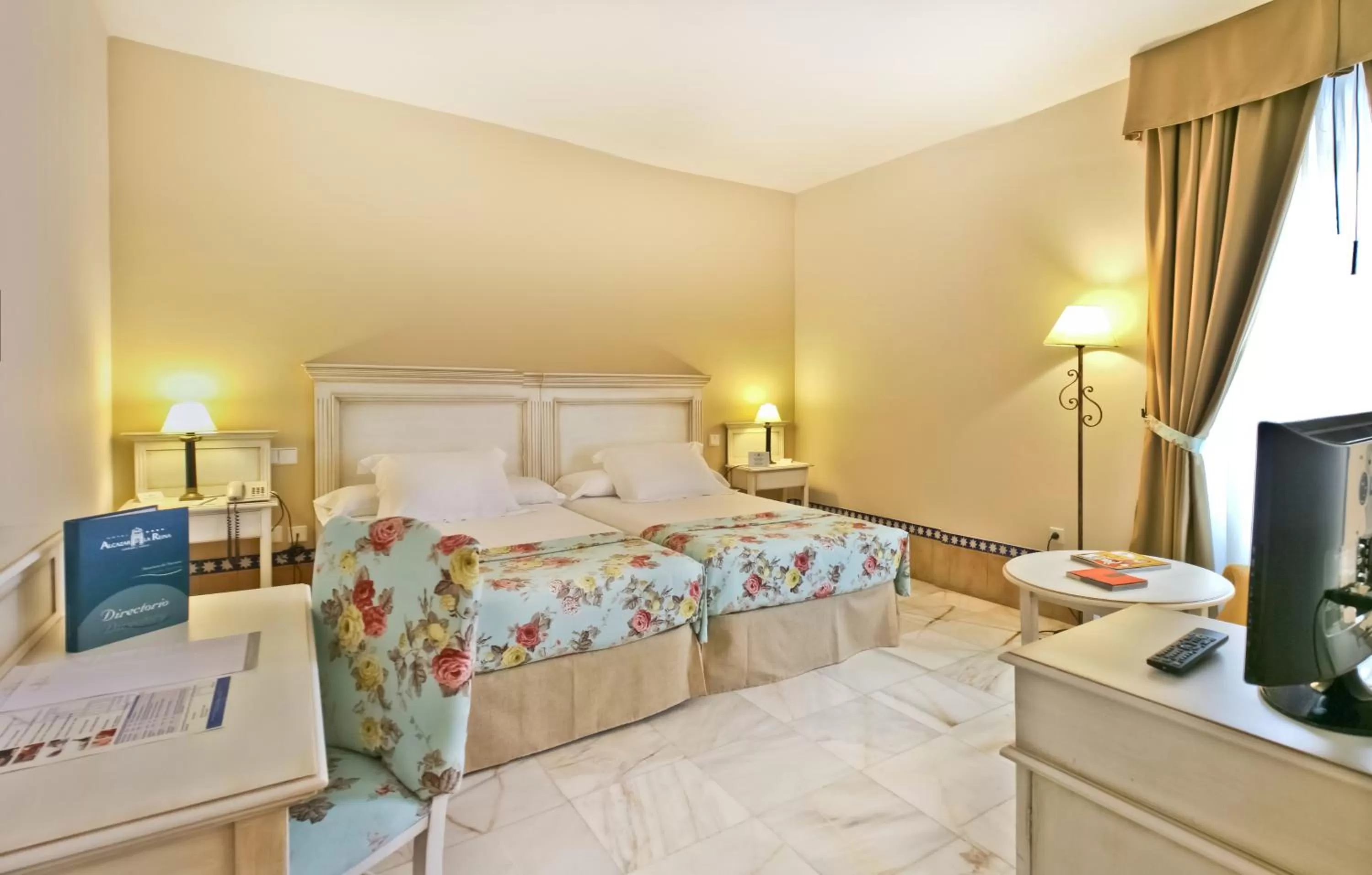 Bed in Hotel Alcázar de la Reina