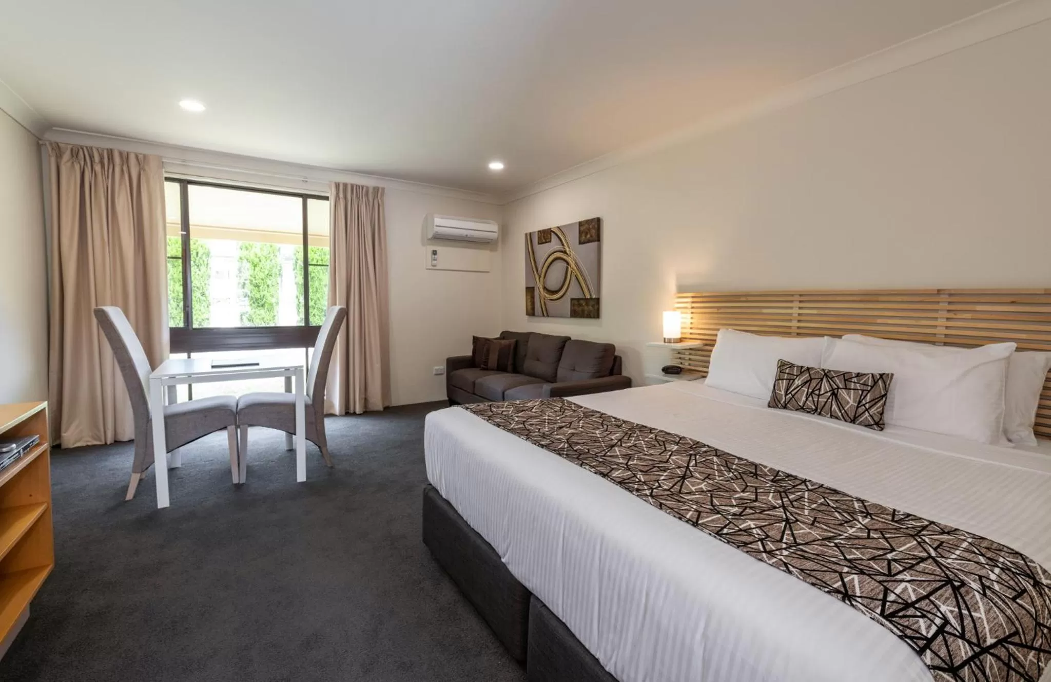 Living room, Bed in Zig Zag Motel & Apartments