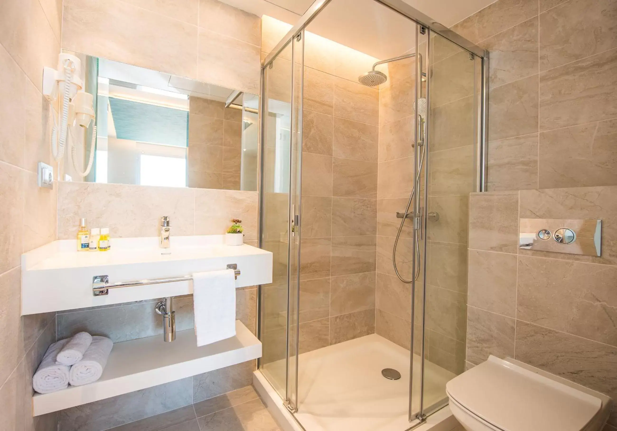 Shower, Bathroom in Arya Stadium Hotel
