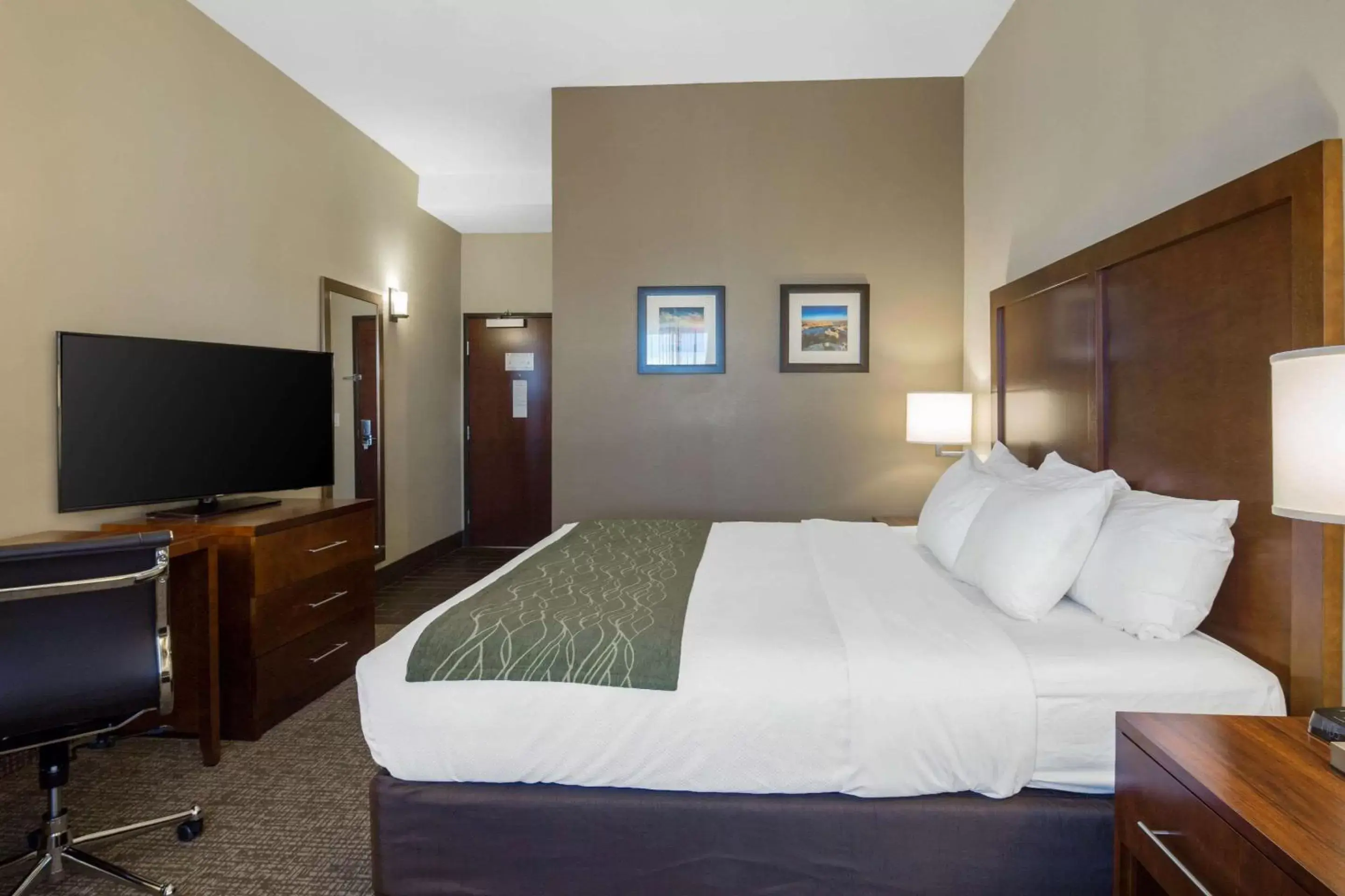 Bedroom, Bed in Comfort Inn & Suites