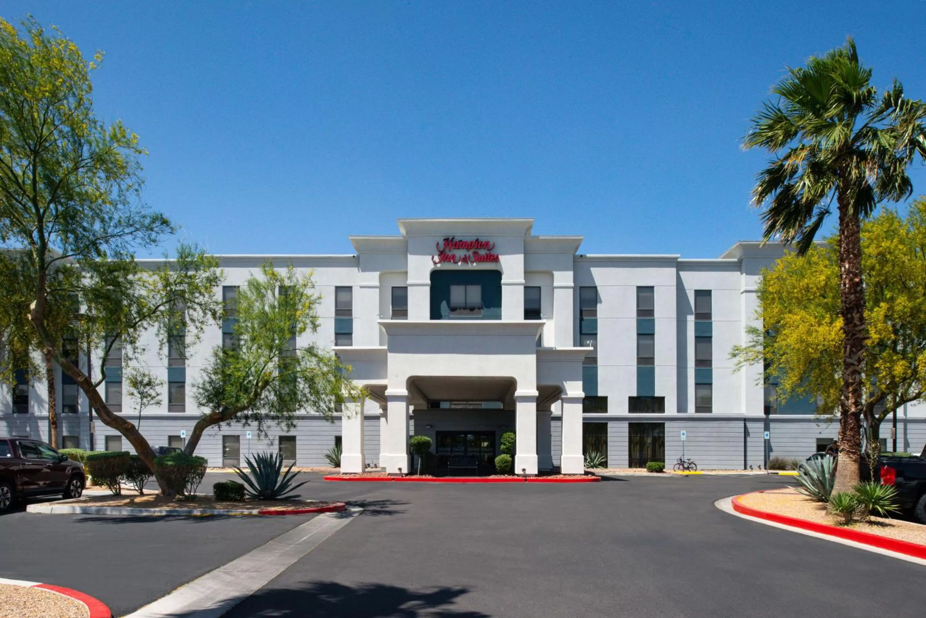 Property building in Hampton Inn & Suites Las Vegas Airport