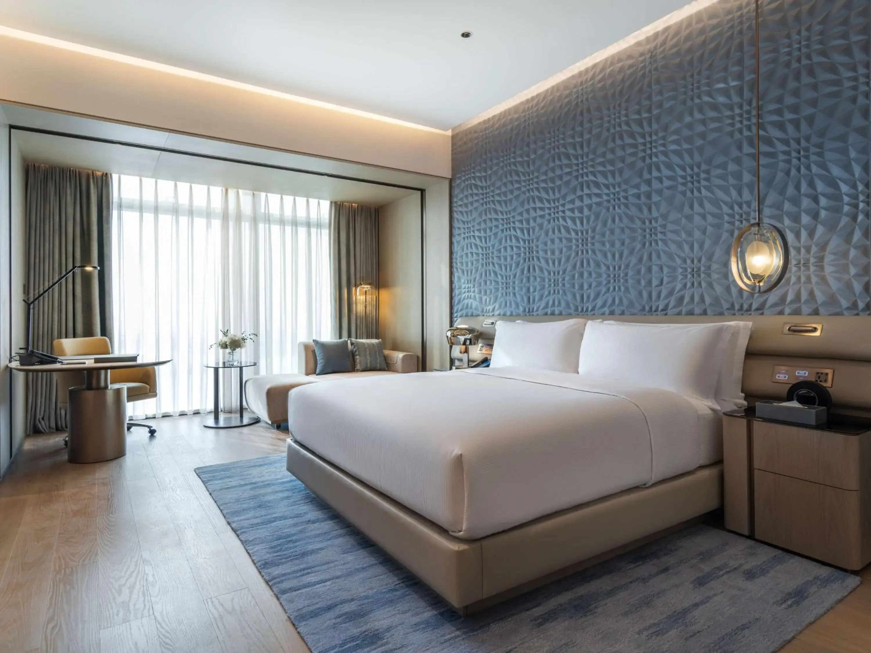 Bedroom, Bed in Hilton Shenzhen World Exhibition & Convention Center