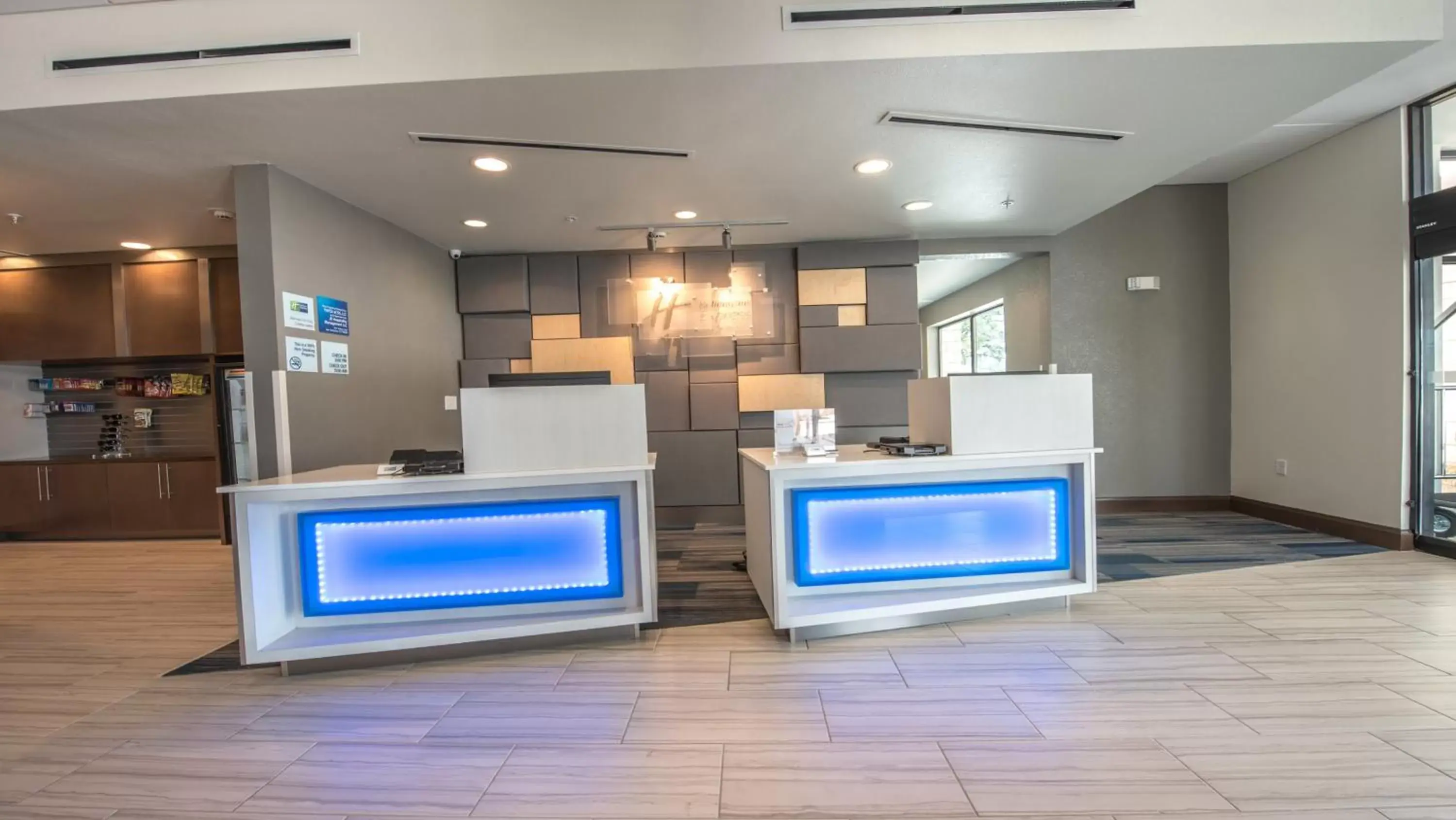 Property building, Lobby/Reception in Holiday Inn Express & Suites - Dripping Springs - Austin Area, an IHG Hotel