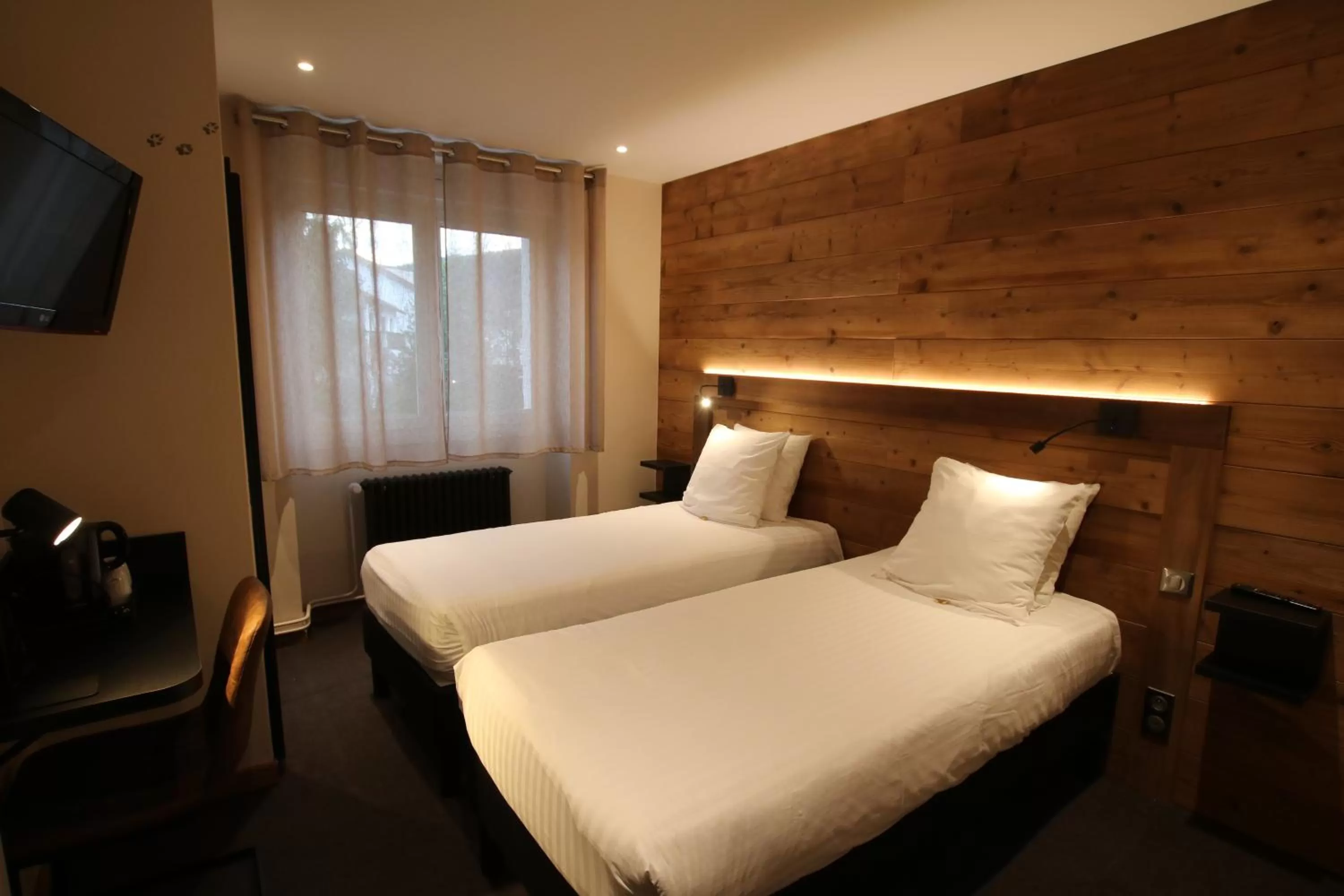 Photo of the whole room, Bed in Les Loges Du Parc