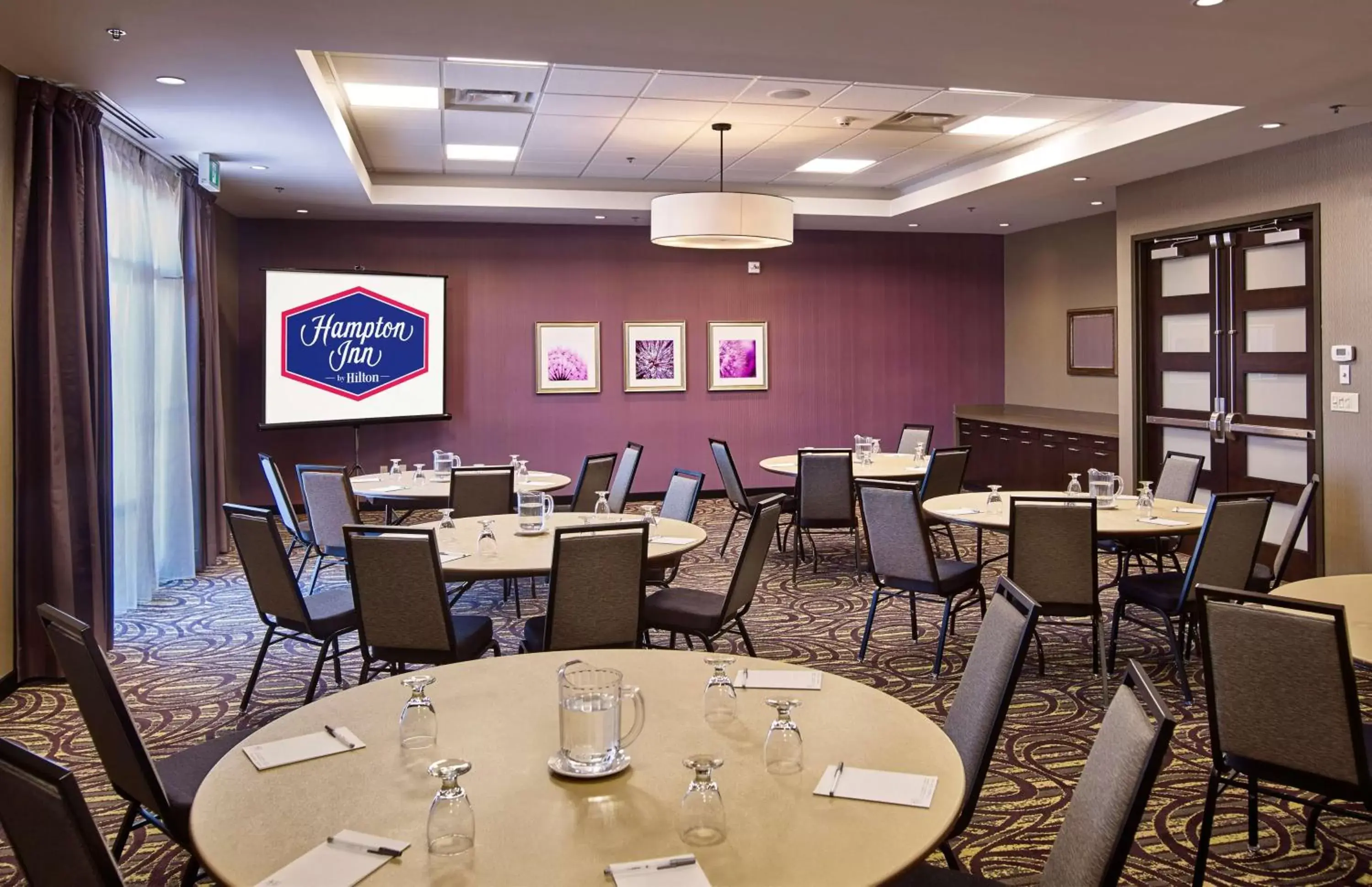 Meeting/conference room, Restaurant/Places to Eat in Hampton Inn by Hilton Timmins