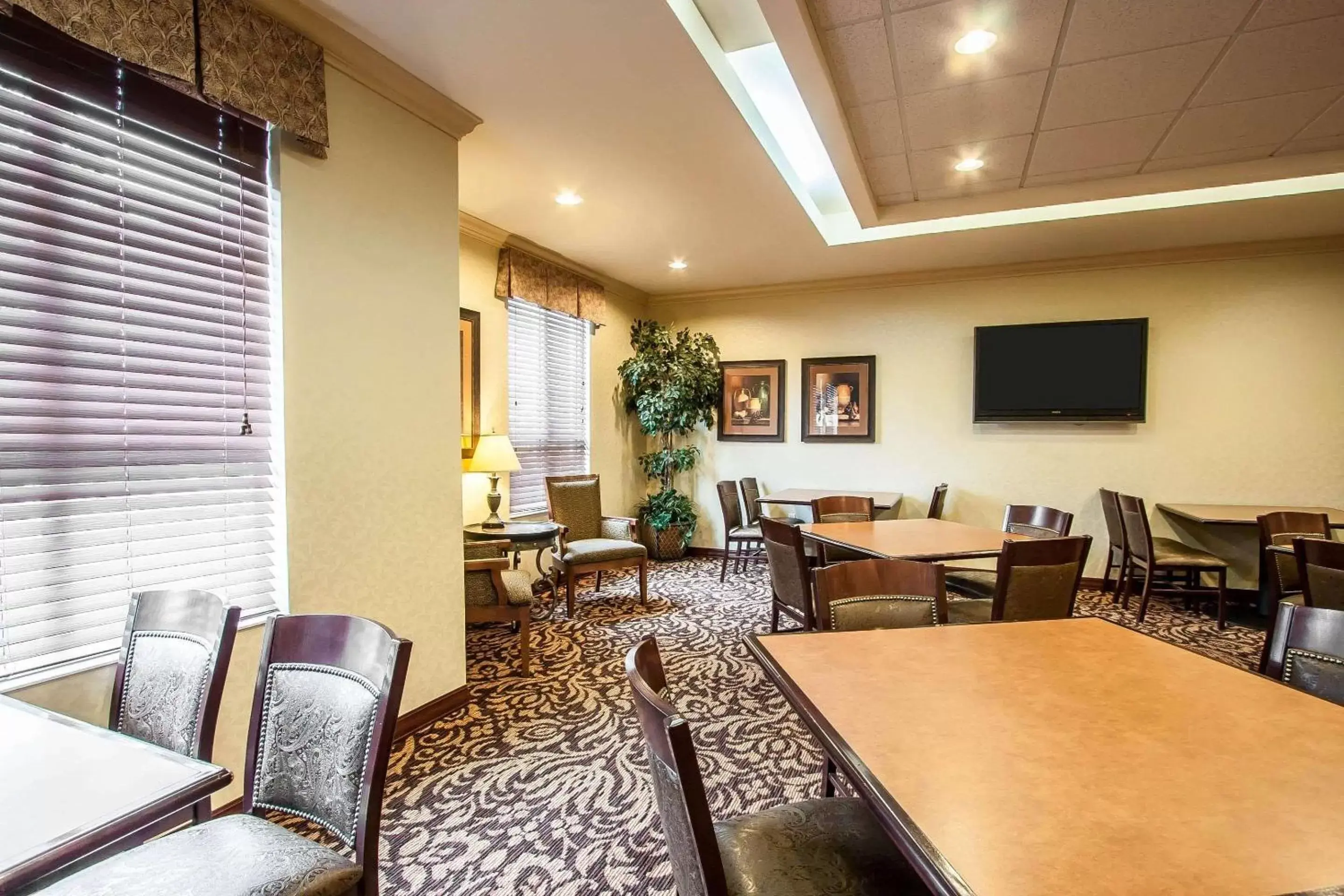Restaurant/places to eat, Seating Area in Comfort Inn & Suites McMinnville Wine Country